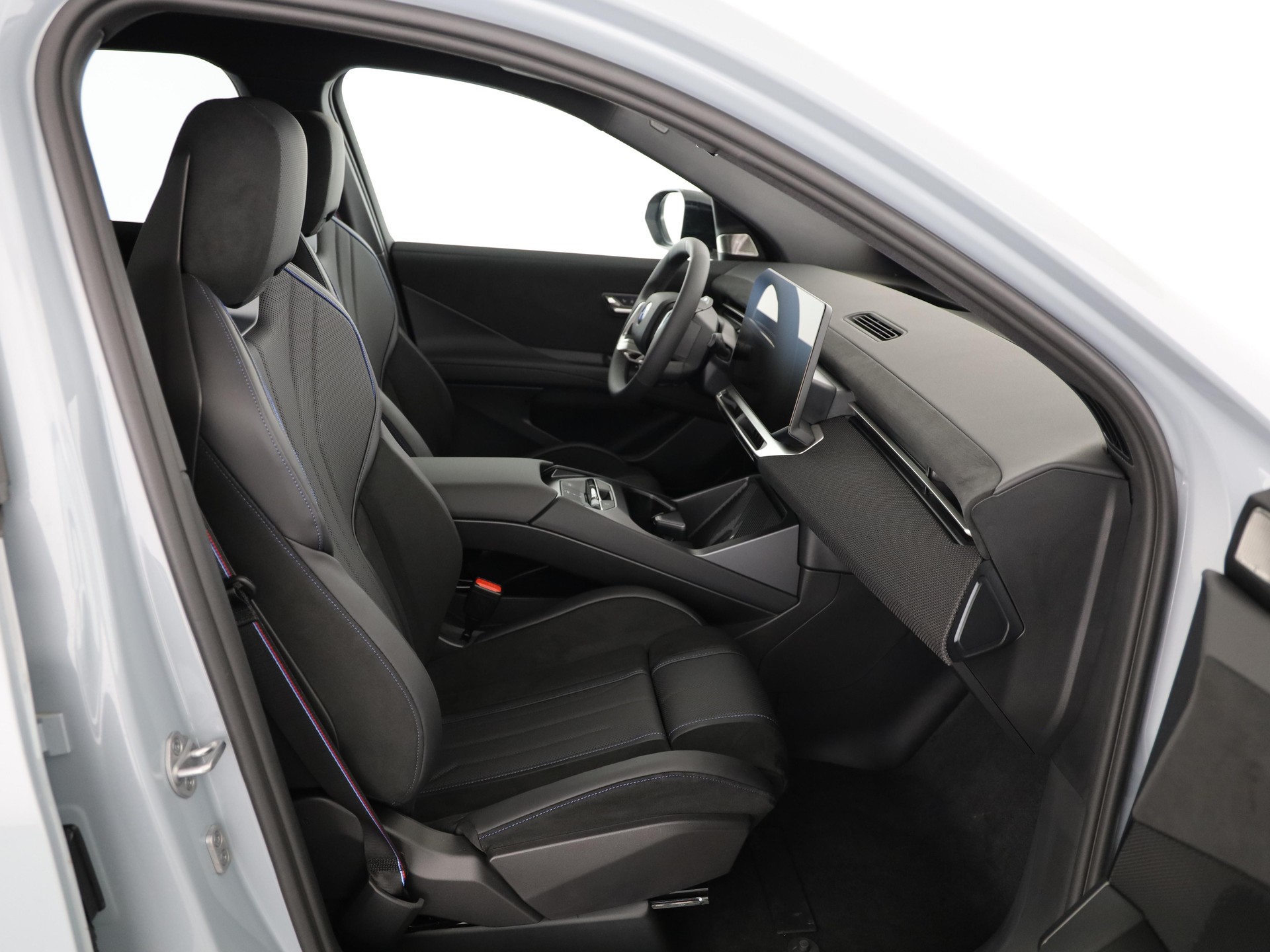BMW iX3 50 xDrive-image-11