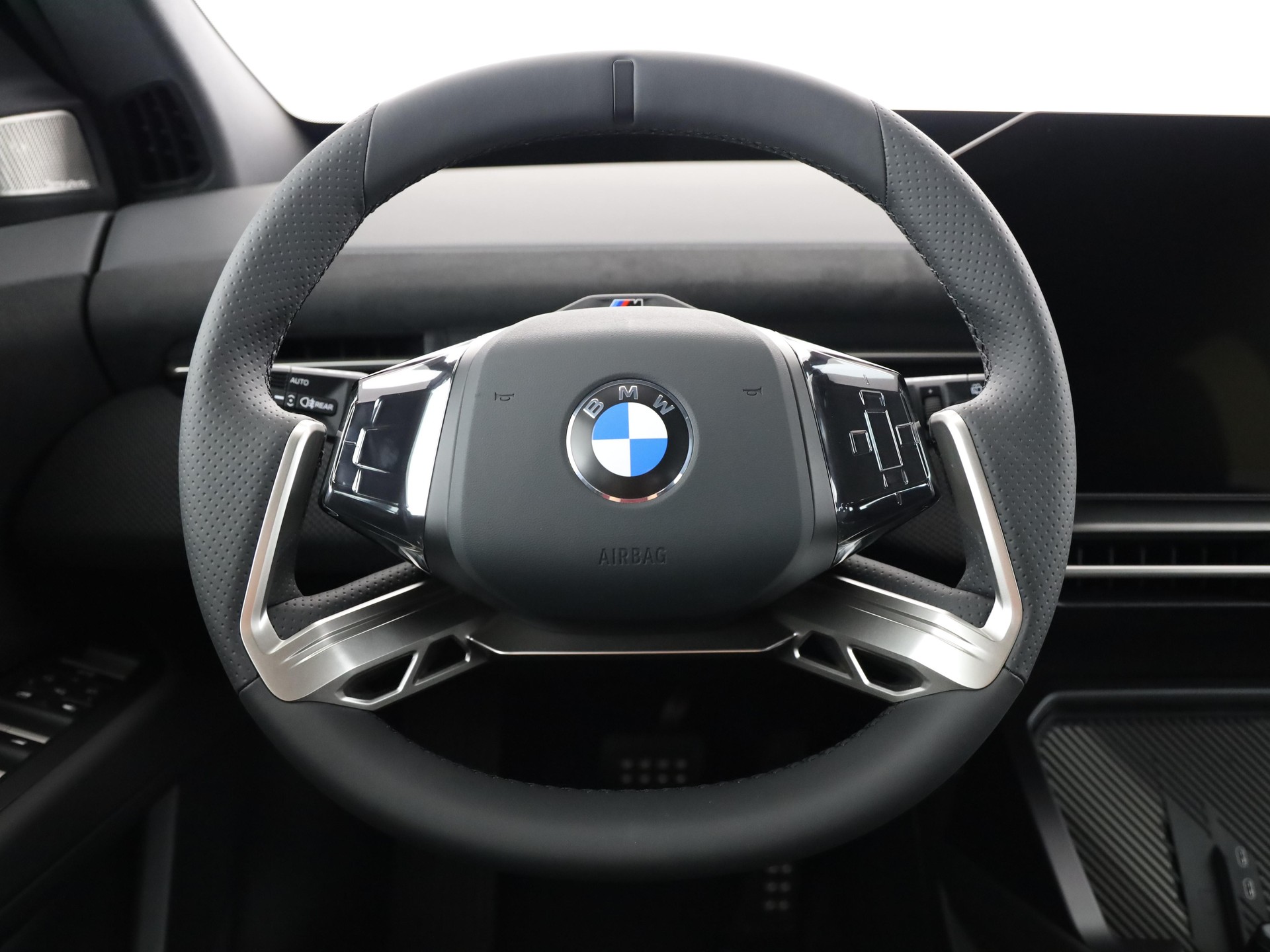 BMW iX3 50 xDrive-image-15