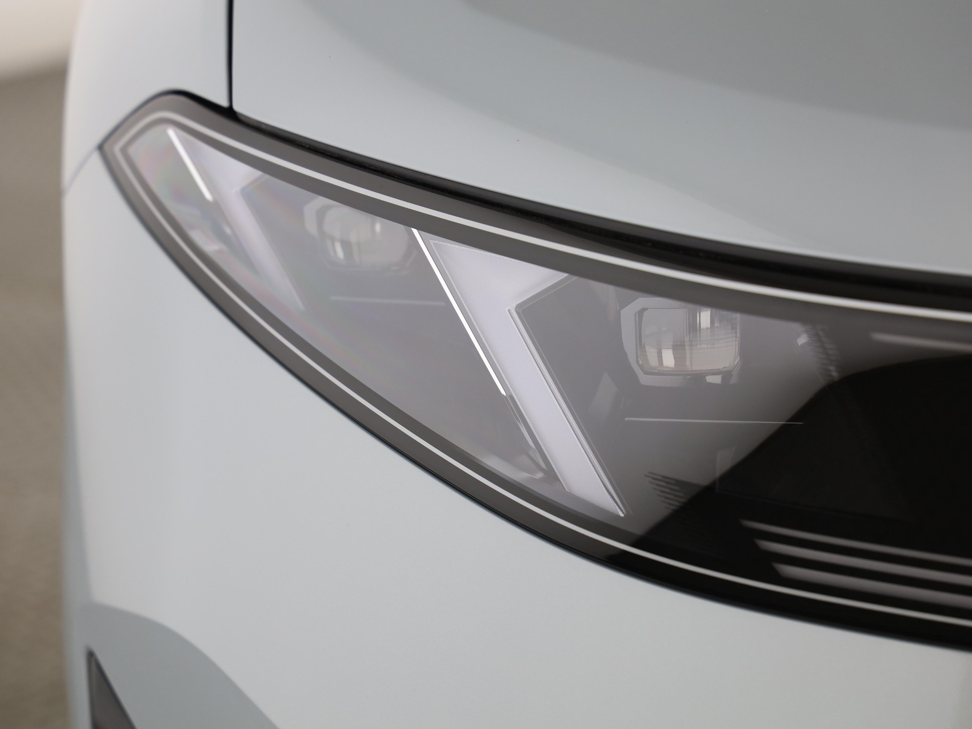 BMW iX3 50 xDrive-image-5