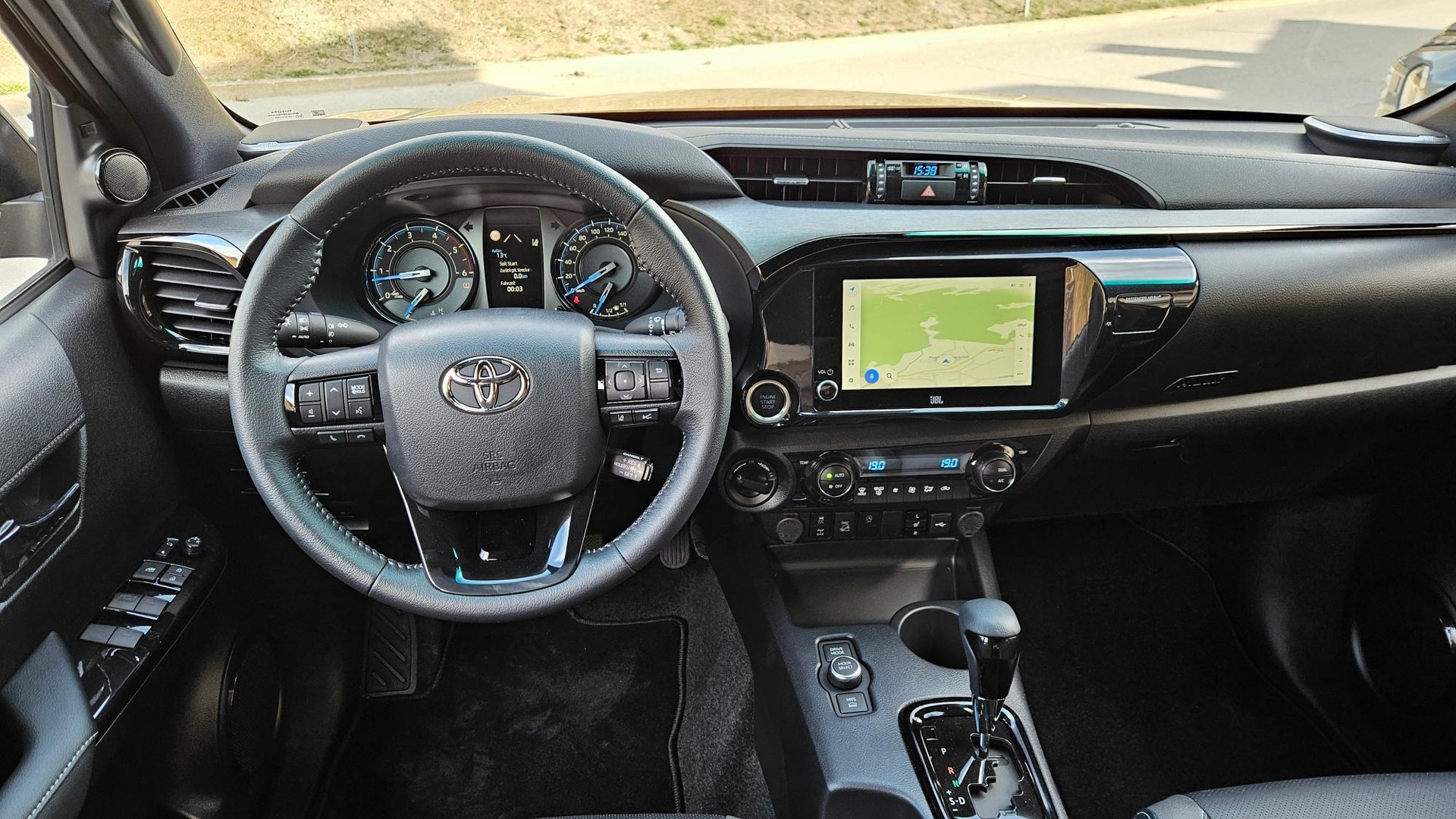 TOYOTA Hilux Double Cab.-Pick-up 2.8 D-4D MHEV 204 Invincible-image-8