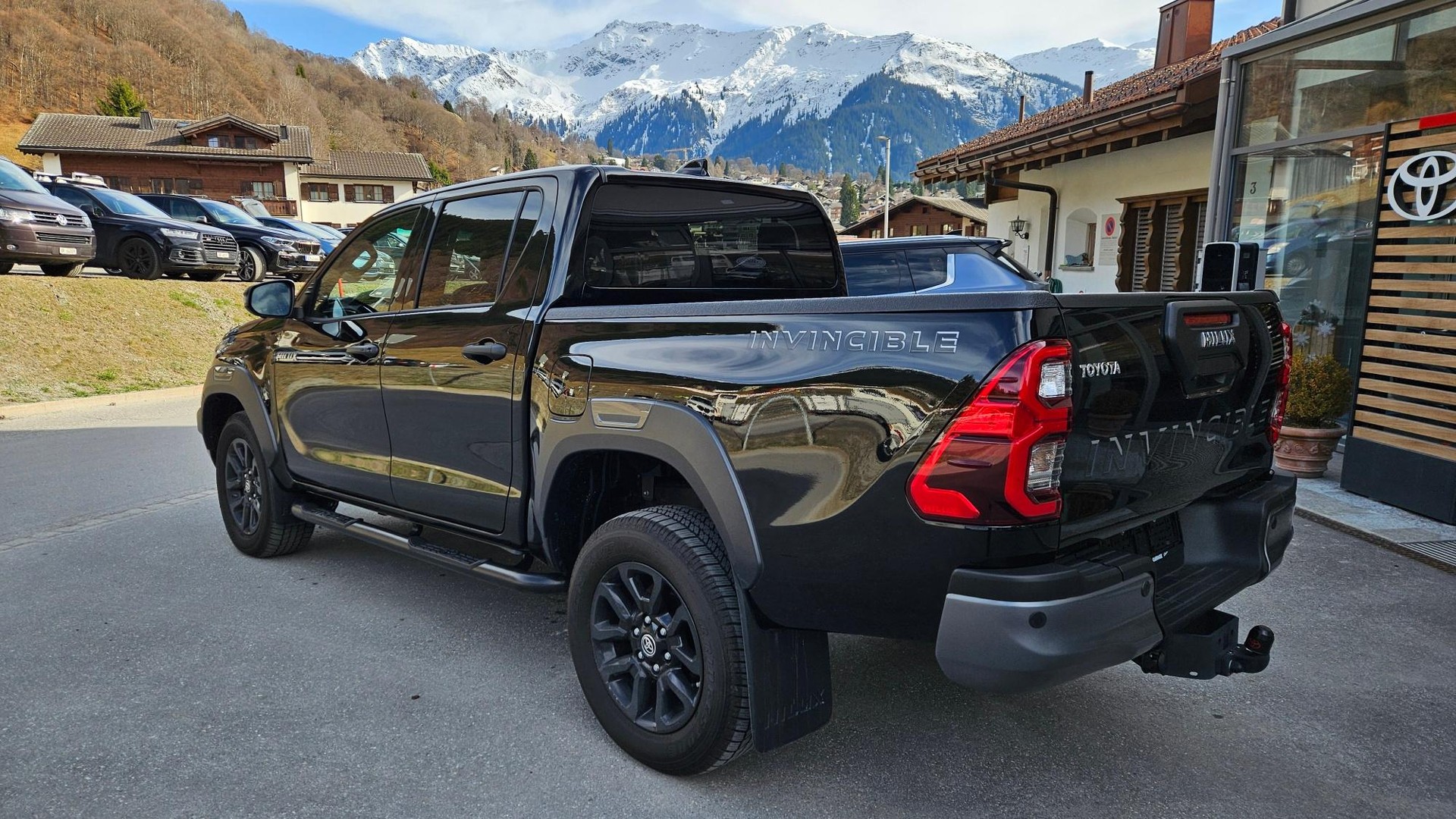 TOYOTA Hilux Double Cab.-Pick-up 2.8 D-4D MHEV 204 Invincible-image-3