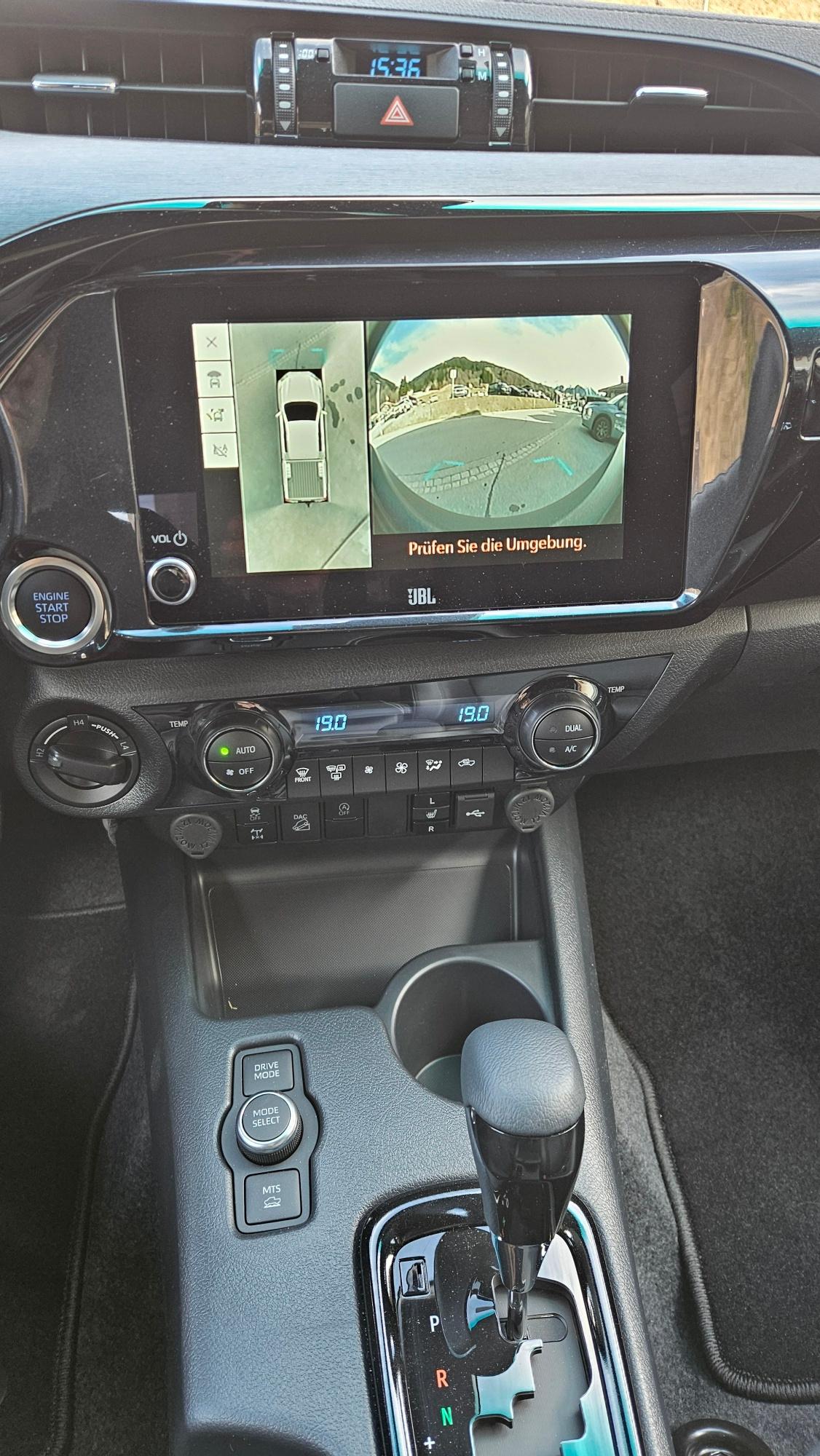 TOYOTA Hilux Double Cab.-Pick-up 2.8 D-4D MHEV 204 Invincible-image-9
