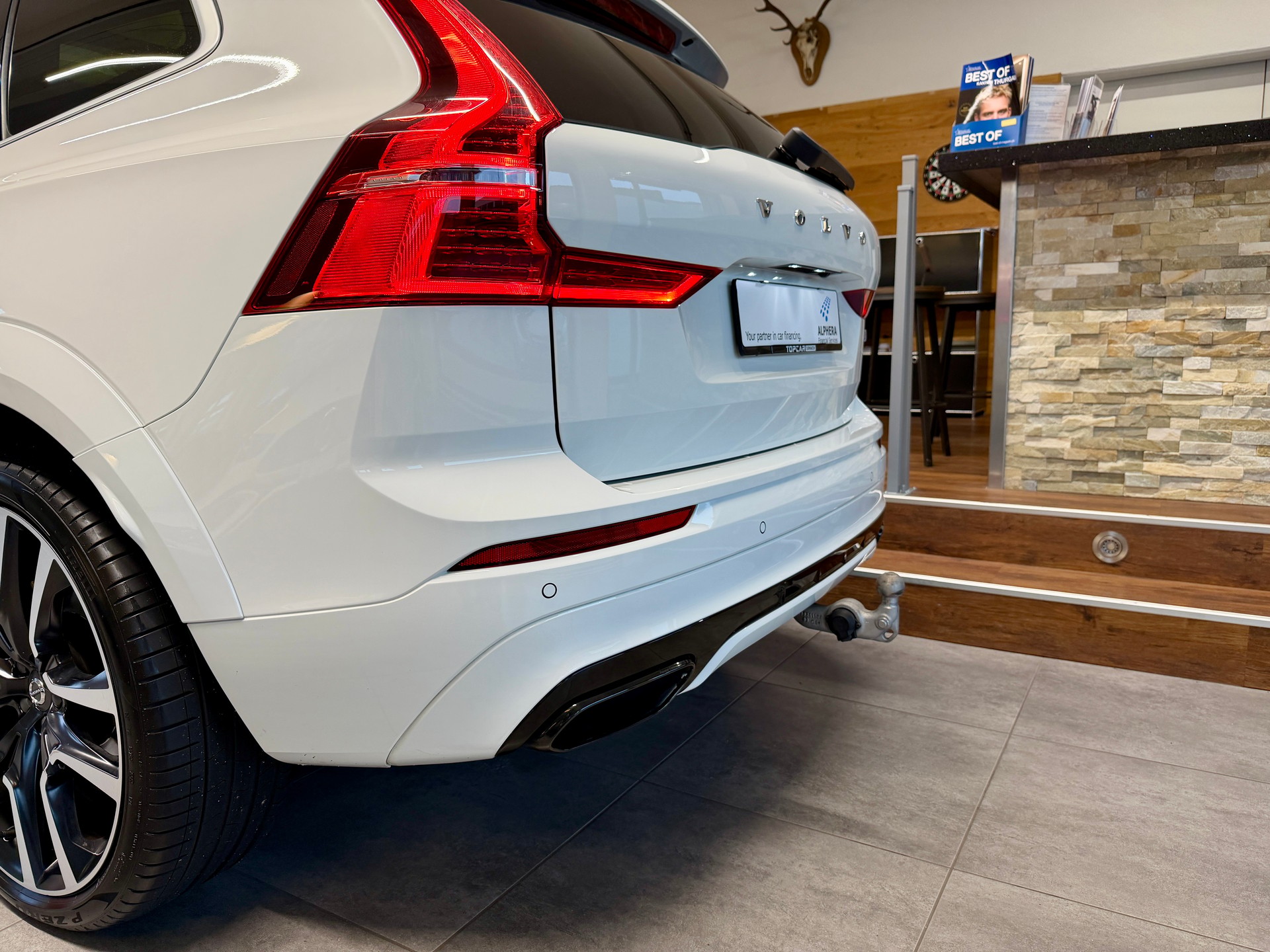 VOLVO XC60 D4 AWD R-Design Geartronic-image-5
