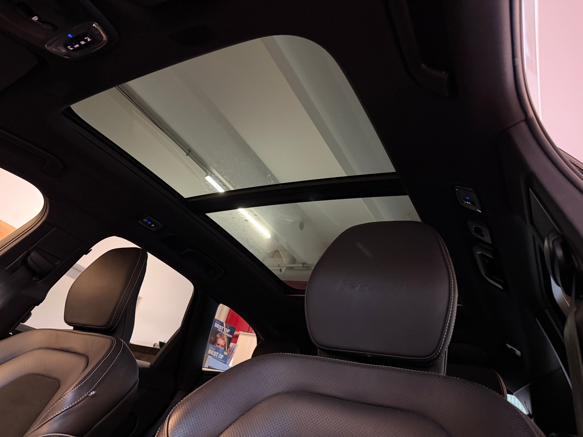 VOLVO XC60 D4 AWD R-Design Geartronic-image-16
