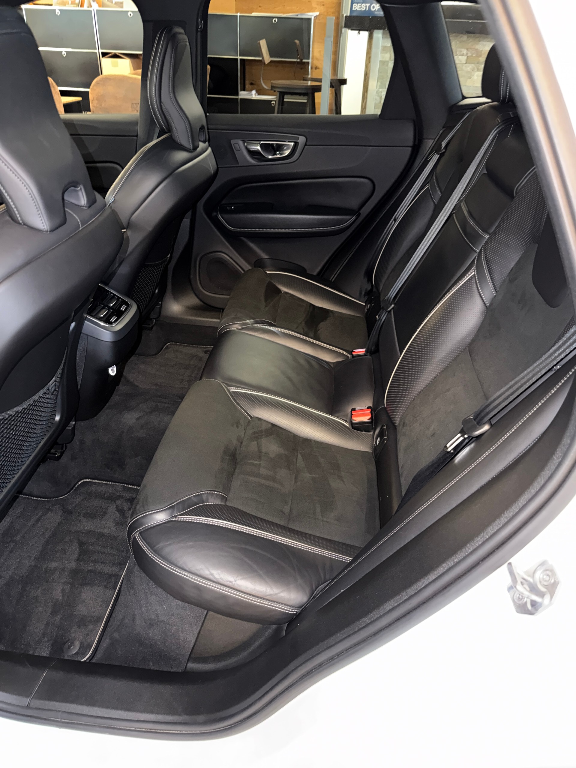 VOLVO XC60 D4 AWD R-Design Geartronic-image-12
