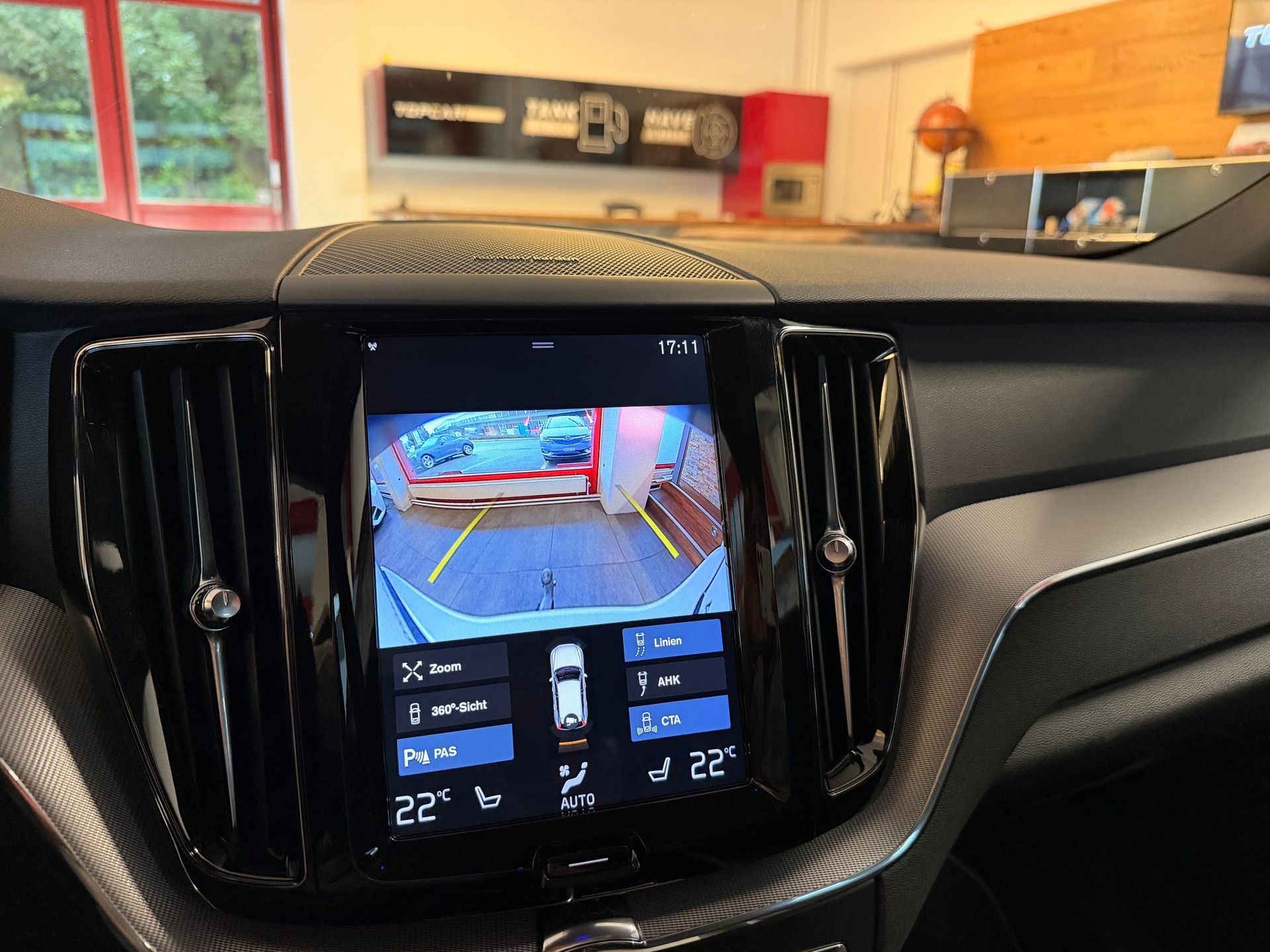 VOLVO XC60 D4 AWD R-Design Geartronic-image-20