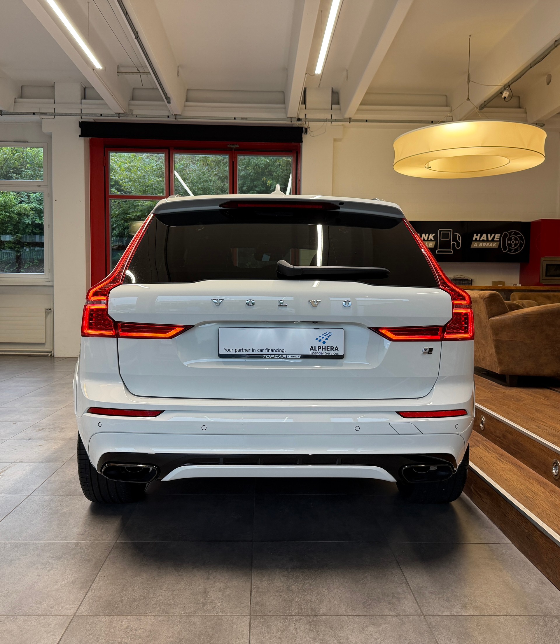 VOLVO XC60 D4 AWD R-Design Geartronic-image-4