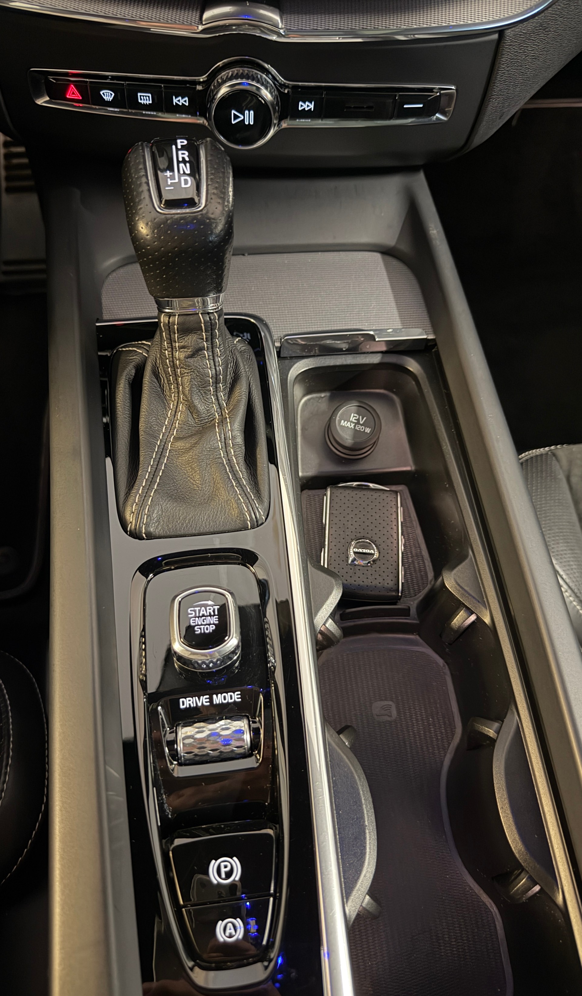 VOLVO XC60 D4 AWD R-Design Geartronic-image-18