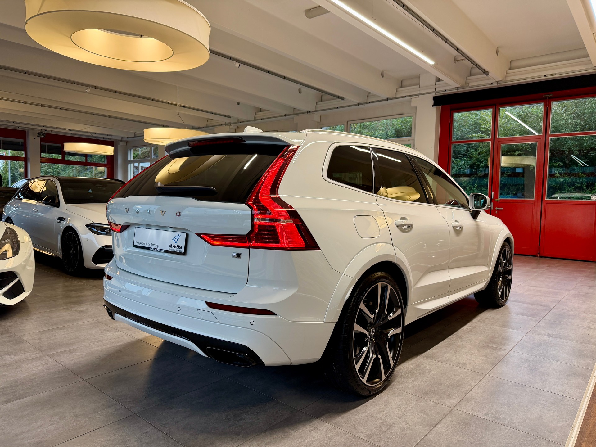 VOLVO XC60 D4 AWD R-Design Geartronic-image-6