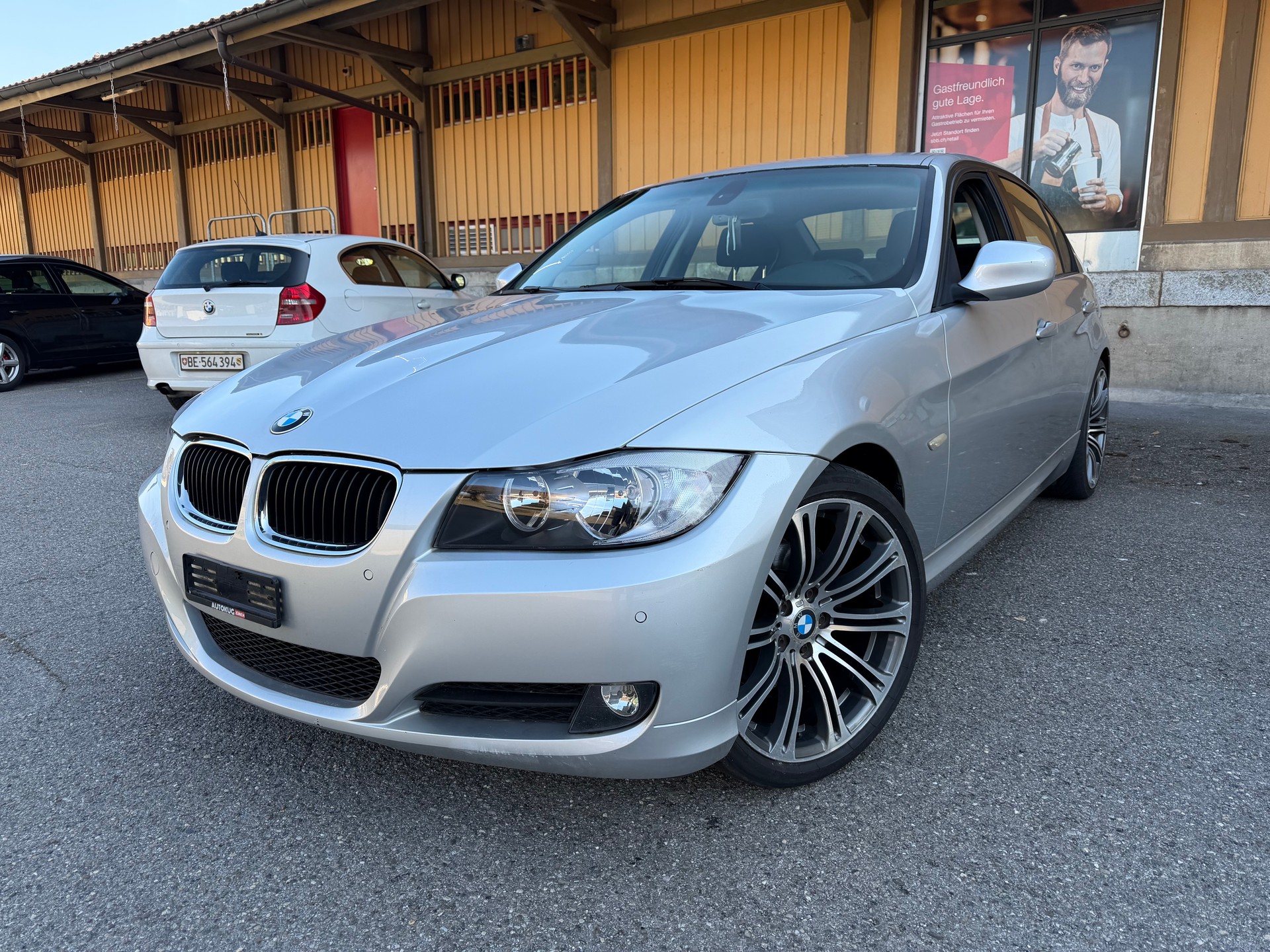 BMW 318i Dynamic Edition-image-0
