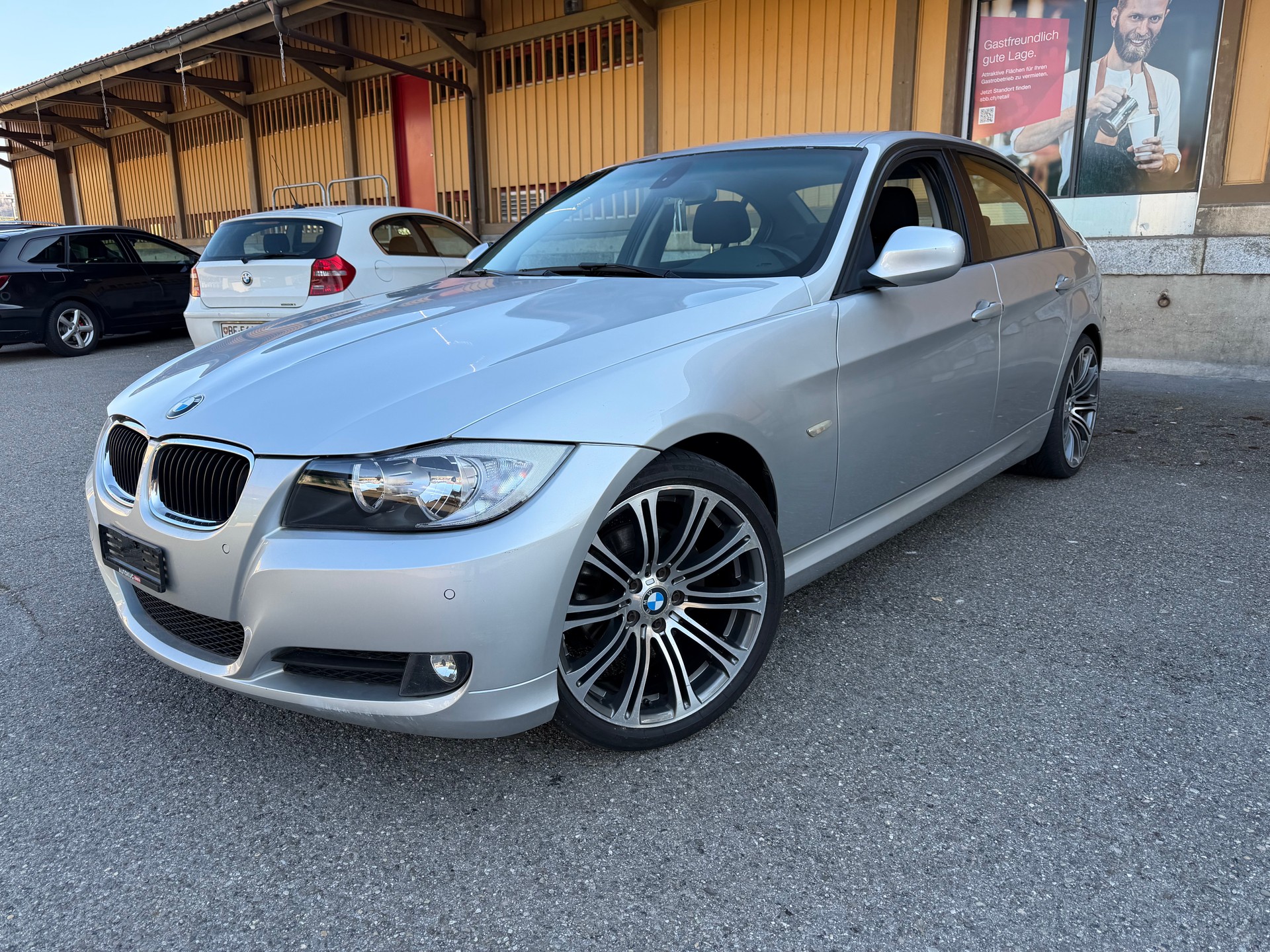 BMW 318i Dynamic Edition-image-1