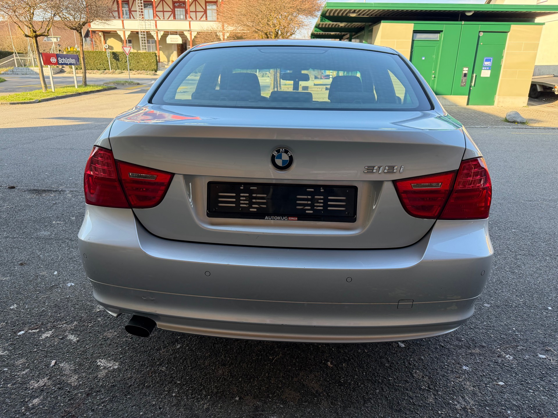 BMW 318i Dynamic Edition-image-4