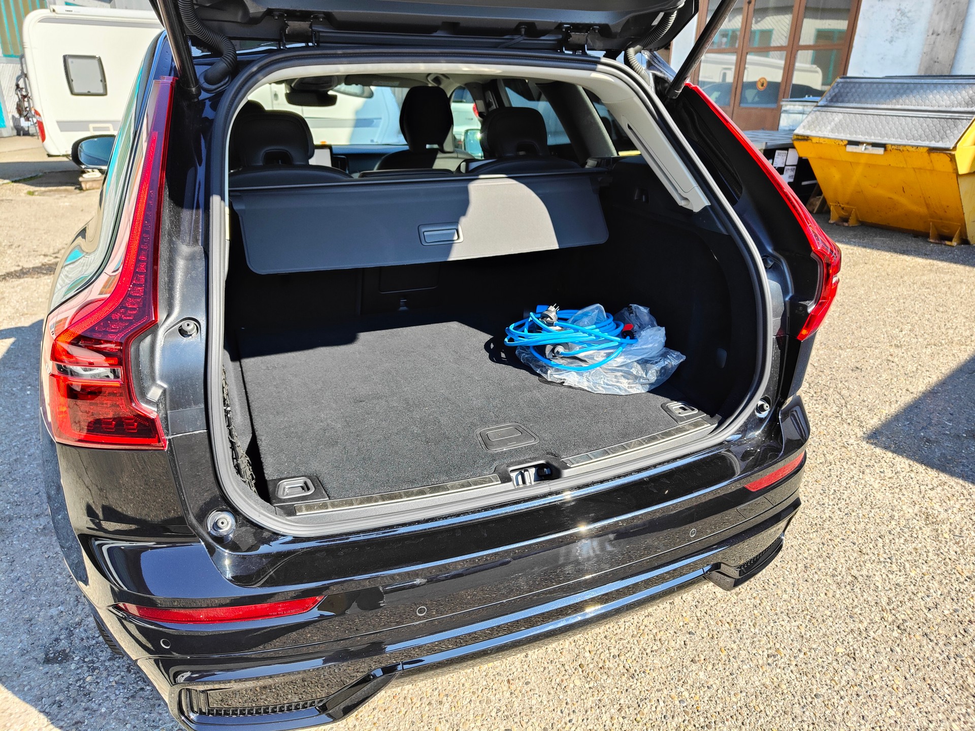 VOLVO XC60 2.0 T6 TE Plus Dark eAWD-image-13