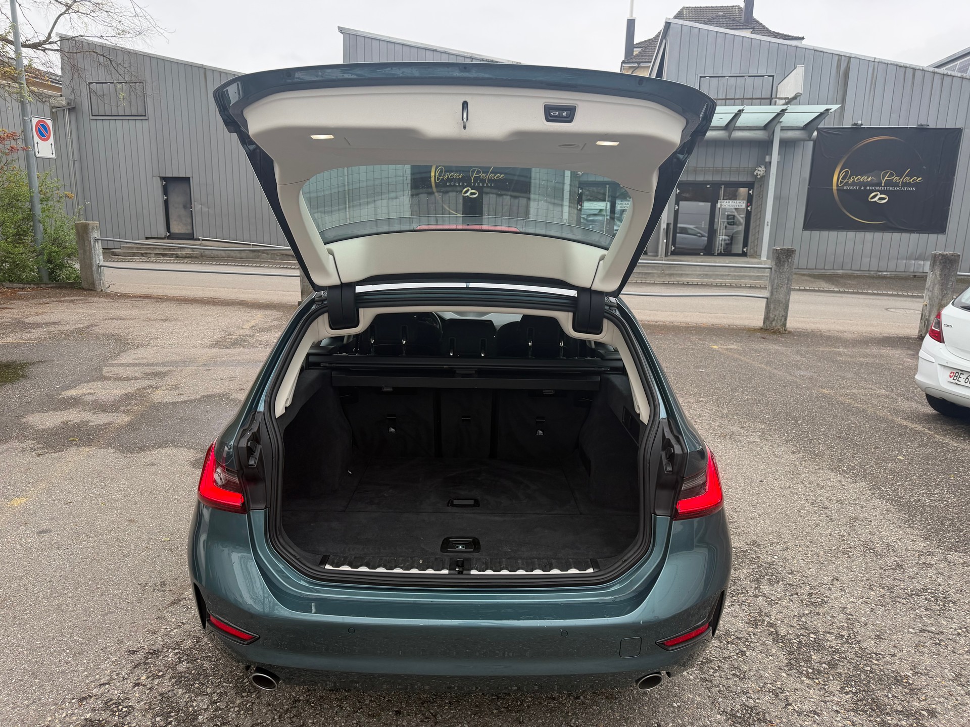 BMW 318d 48V Touring Steptronic * Gr. Navi * LED Scheinwerfer * Klima-auto * Tempomat * PDC V&H * Frisch Ab MFK-image-13