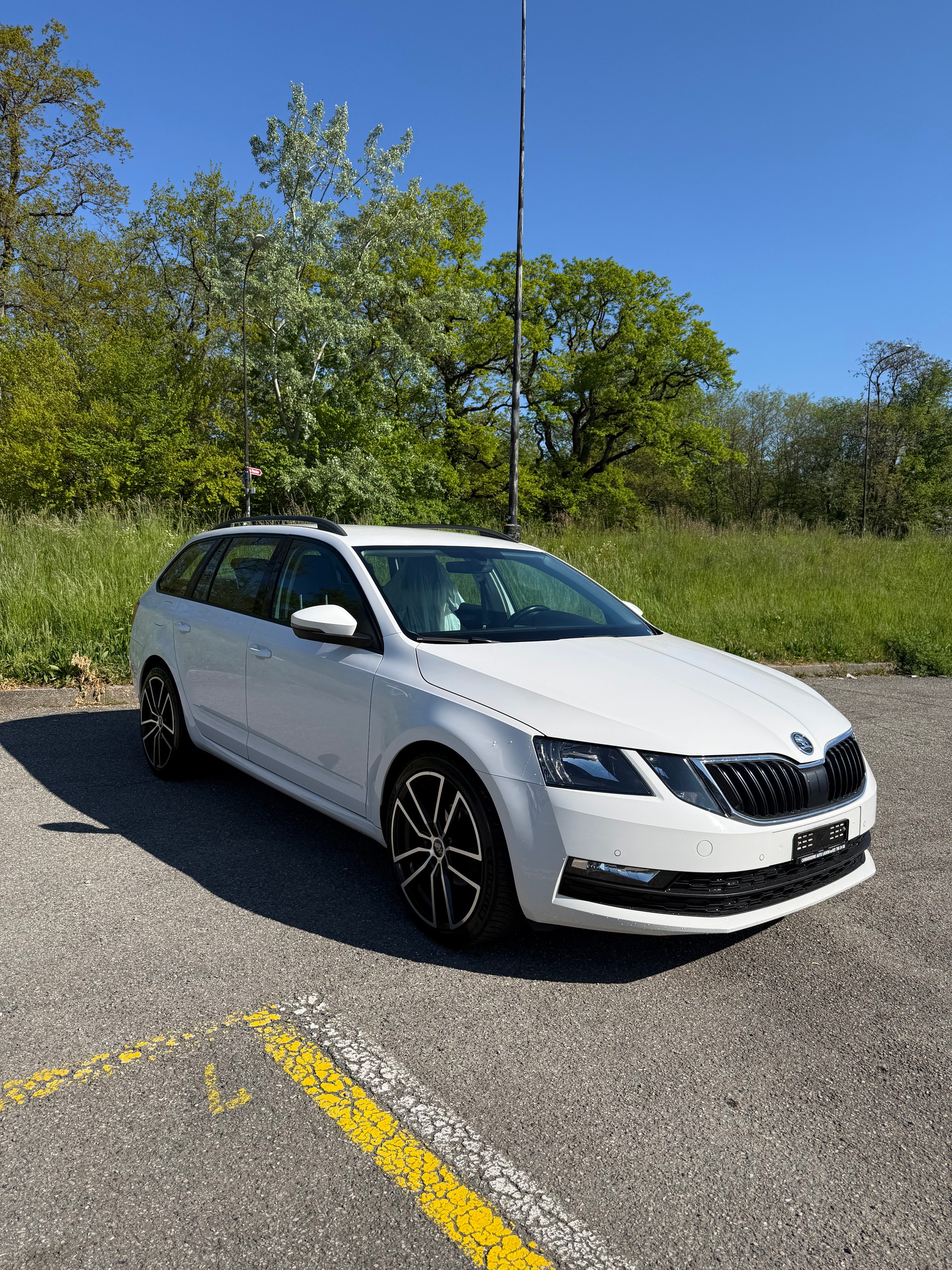 SKODA Octavia Combi 1.6 TDI Ambition DSG-image-1