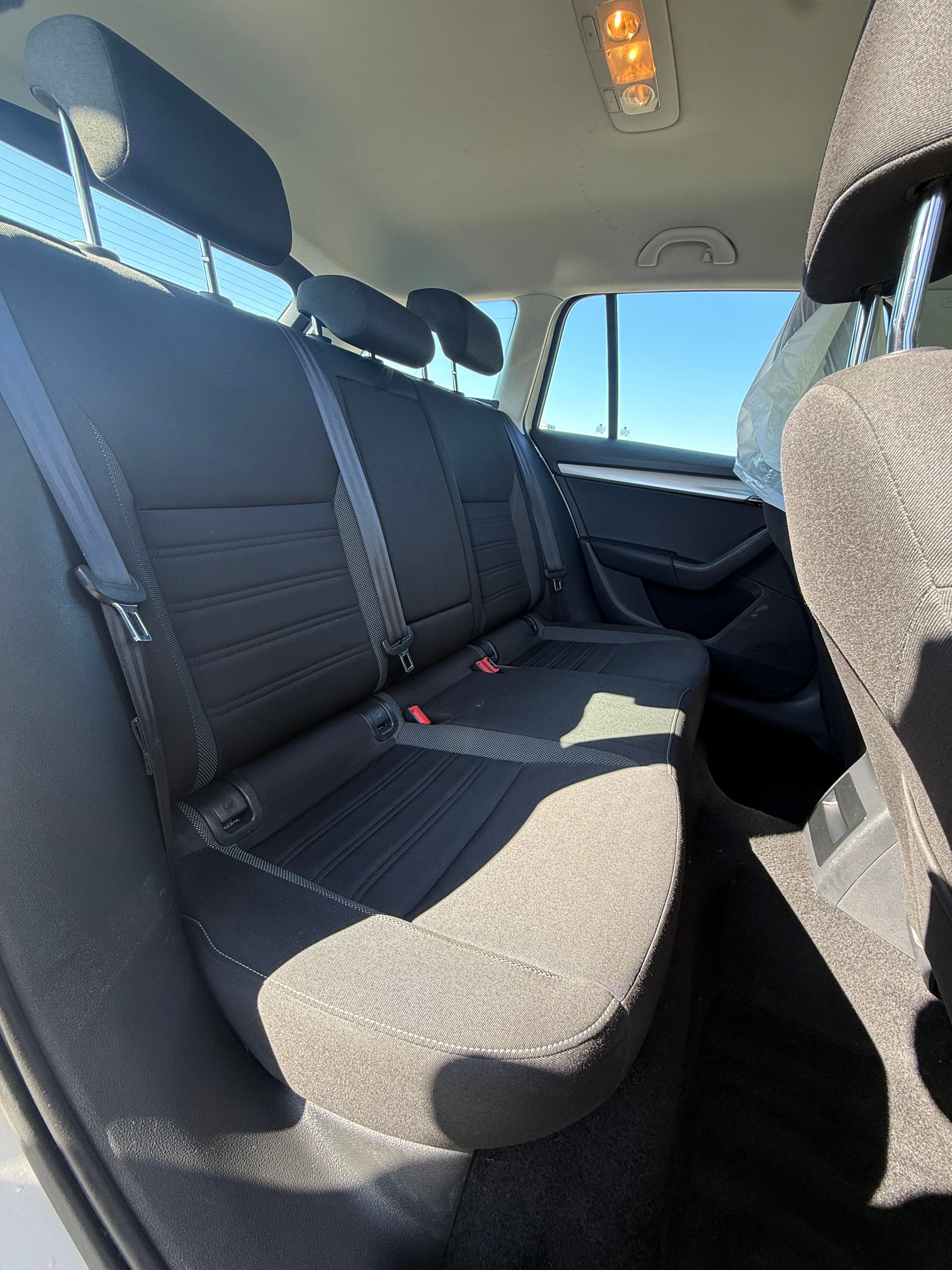 SKODA Octavia Combi 1.6 TDI Ambition DSG-image-7