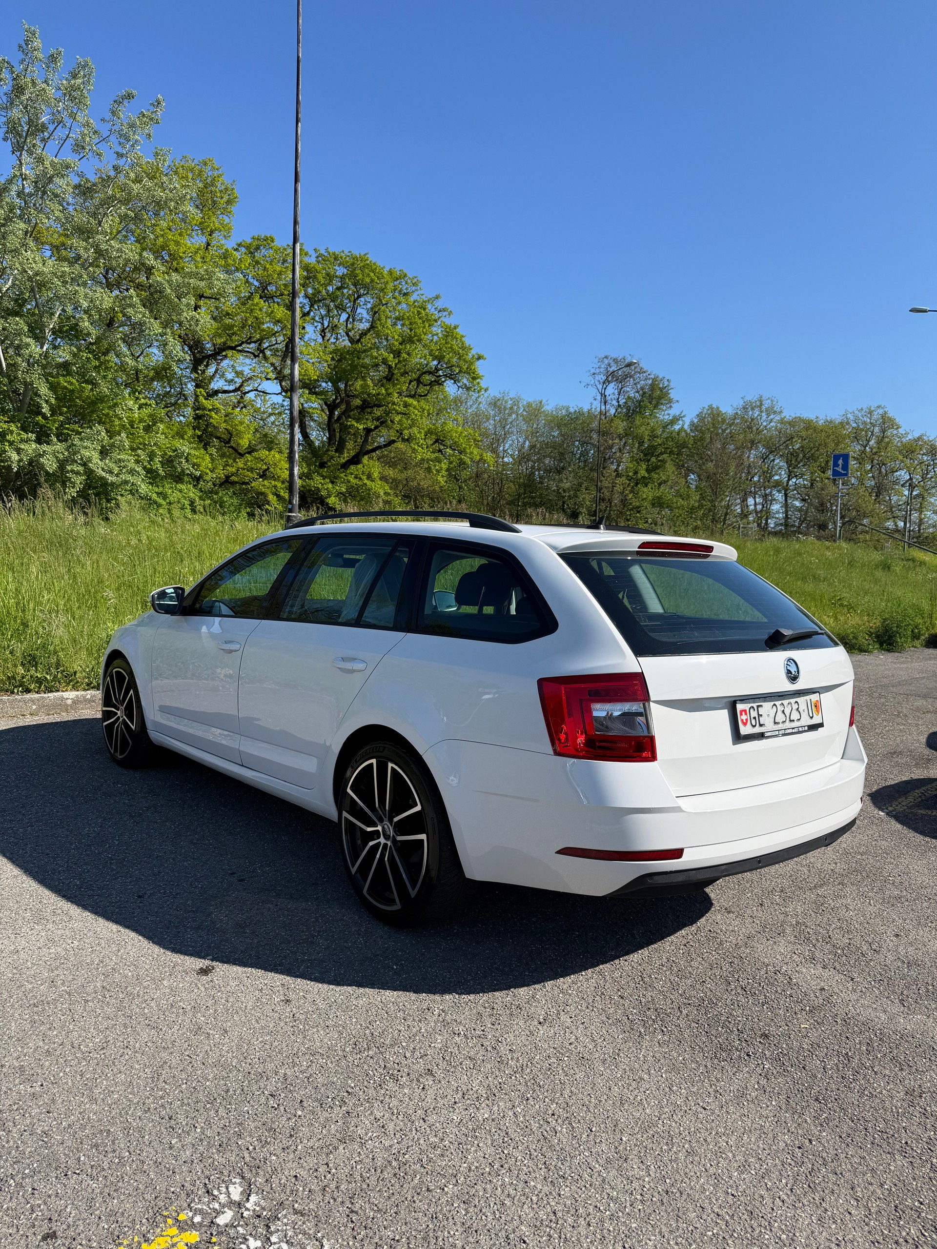 SKODA Octavia Combi 1.6 TDI Ambition DSG-image-3