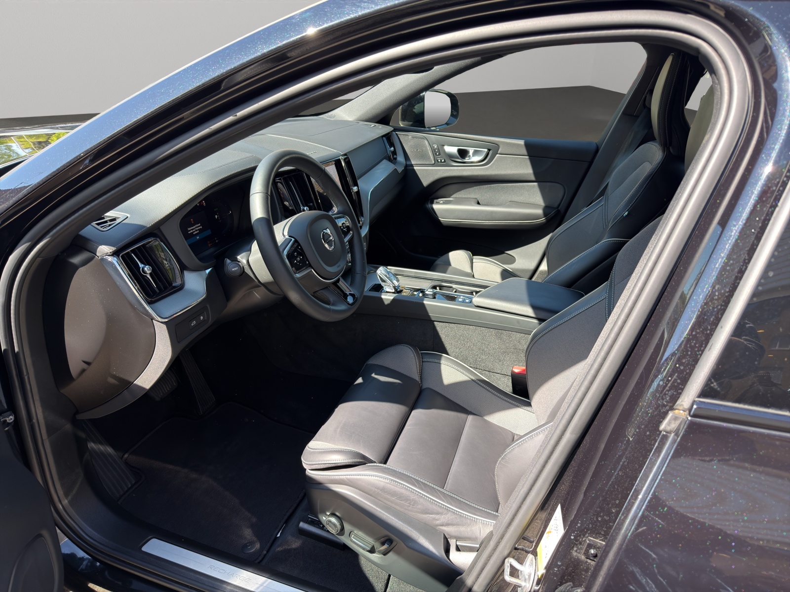 VOLVO XC60 2.0 T6 TE Ultimate Dark eAWD-image-3