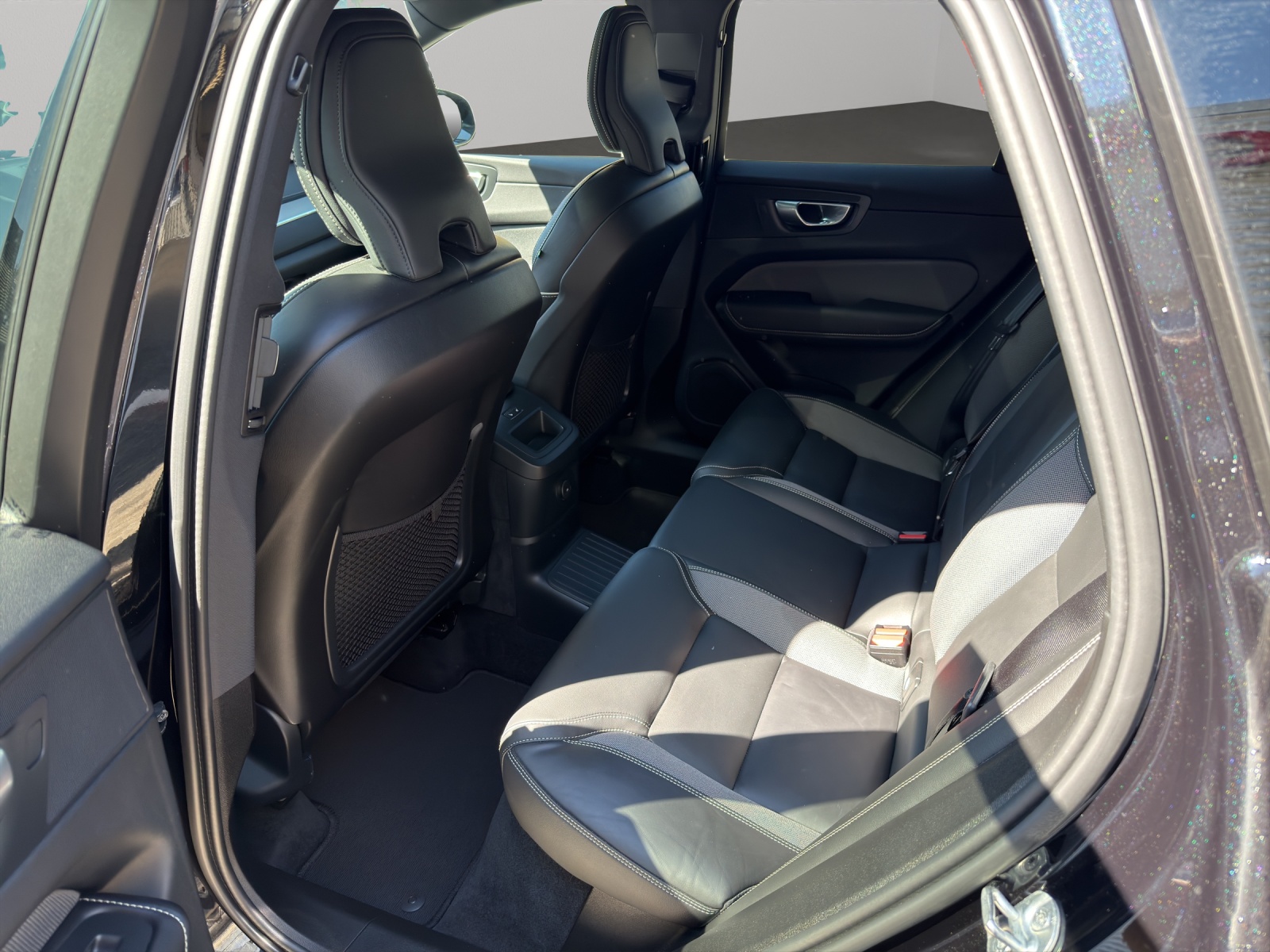 VOLVO XC60 2.0 T6 TE Ultimate Dark eAWD-image-4