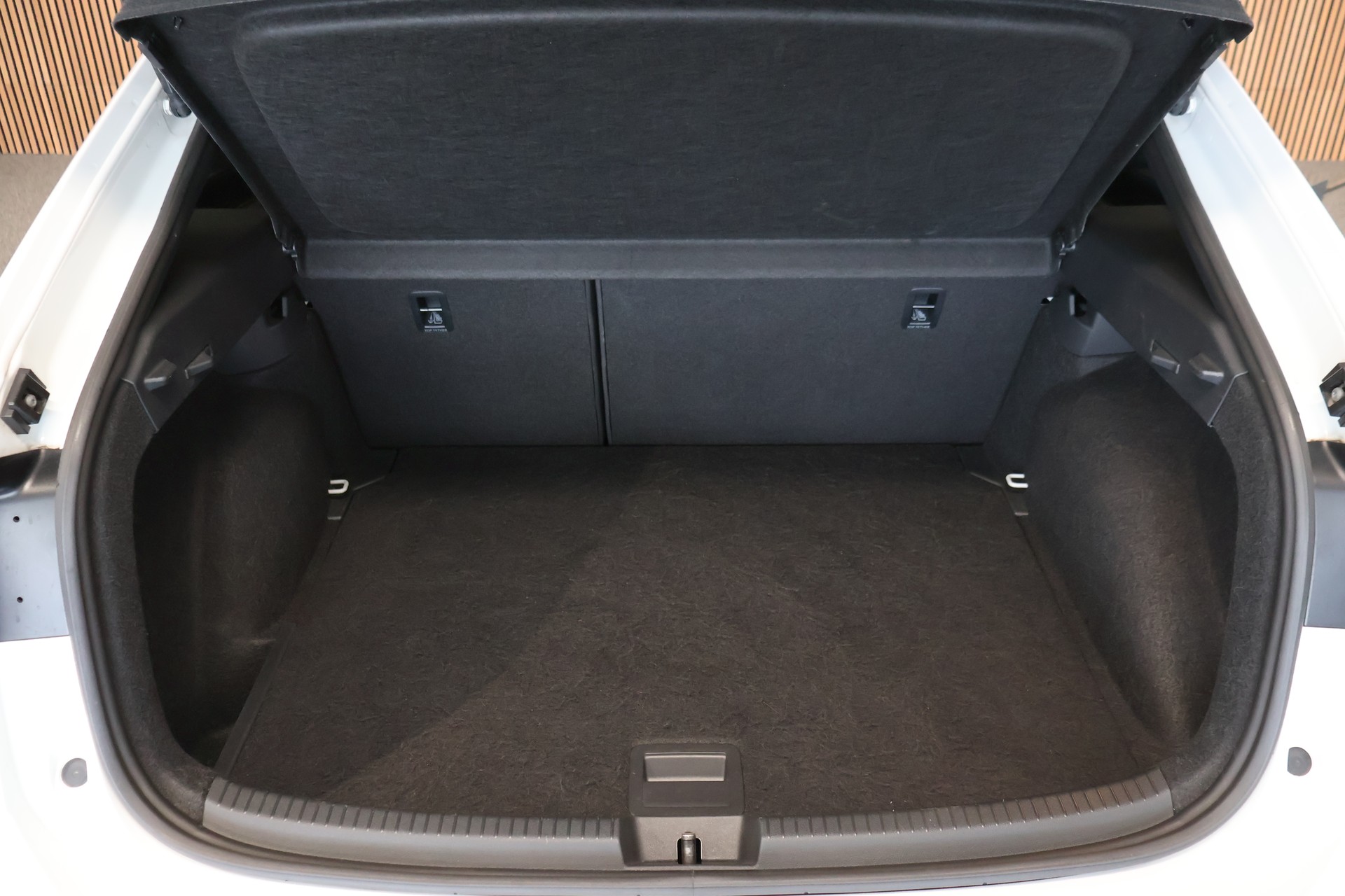 VW Taigo 1.0 TSI R-Line DSG-image-11