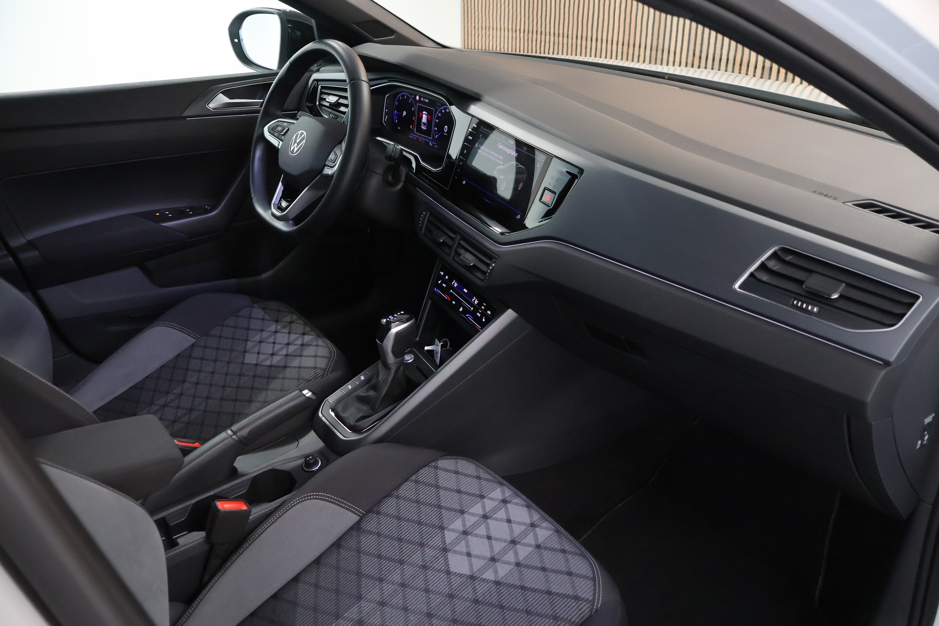 VW Taigo 1.0 TSI R-Line DSG-image-14