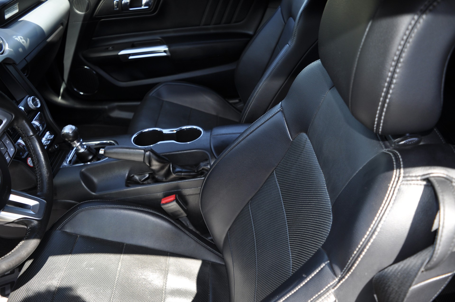FORD Mustang Fastback 2.3-image-10