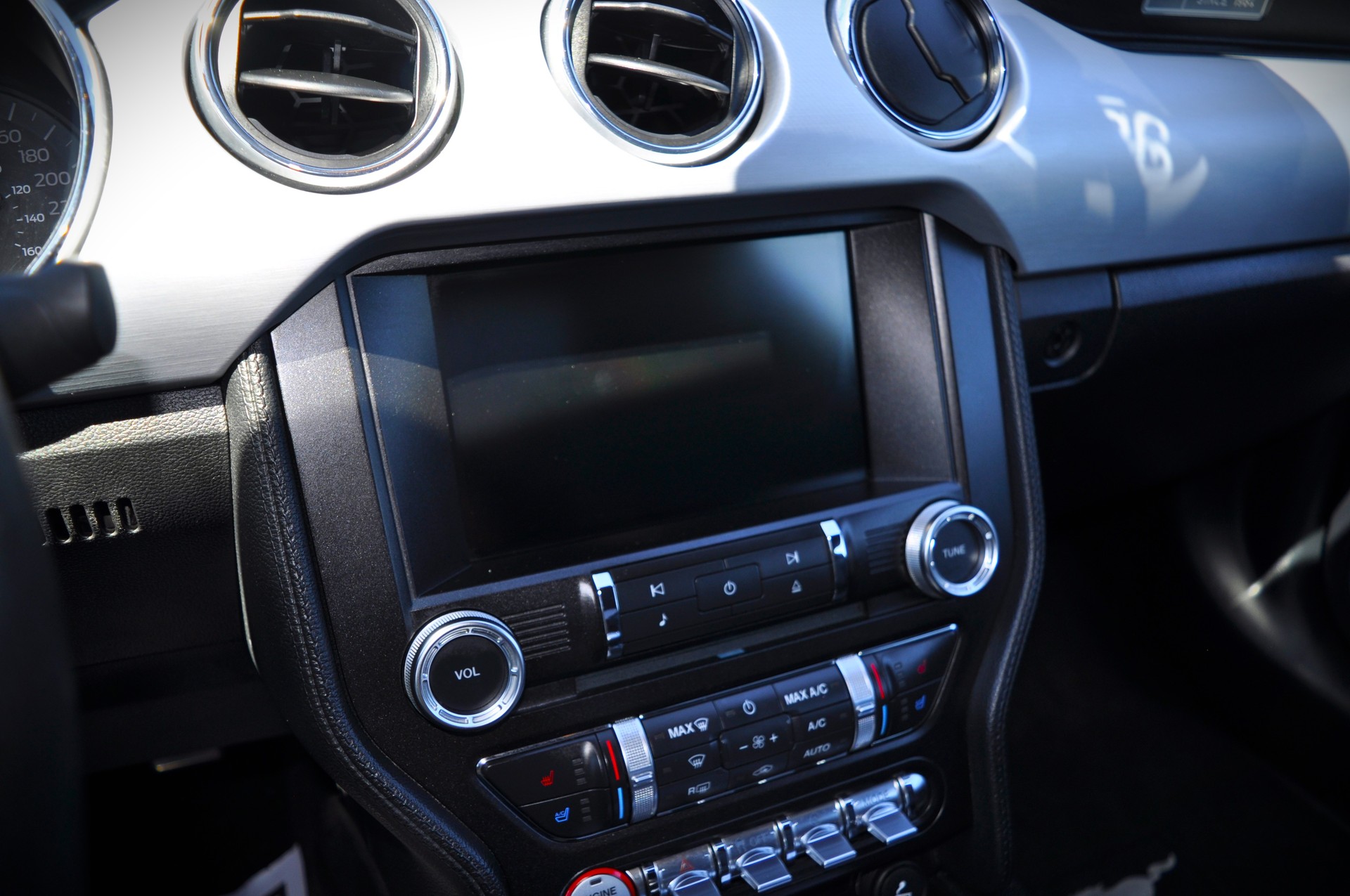 FORD Mustang Fastback 2.3-image-11