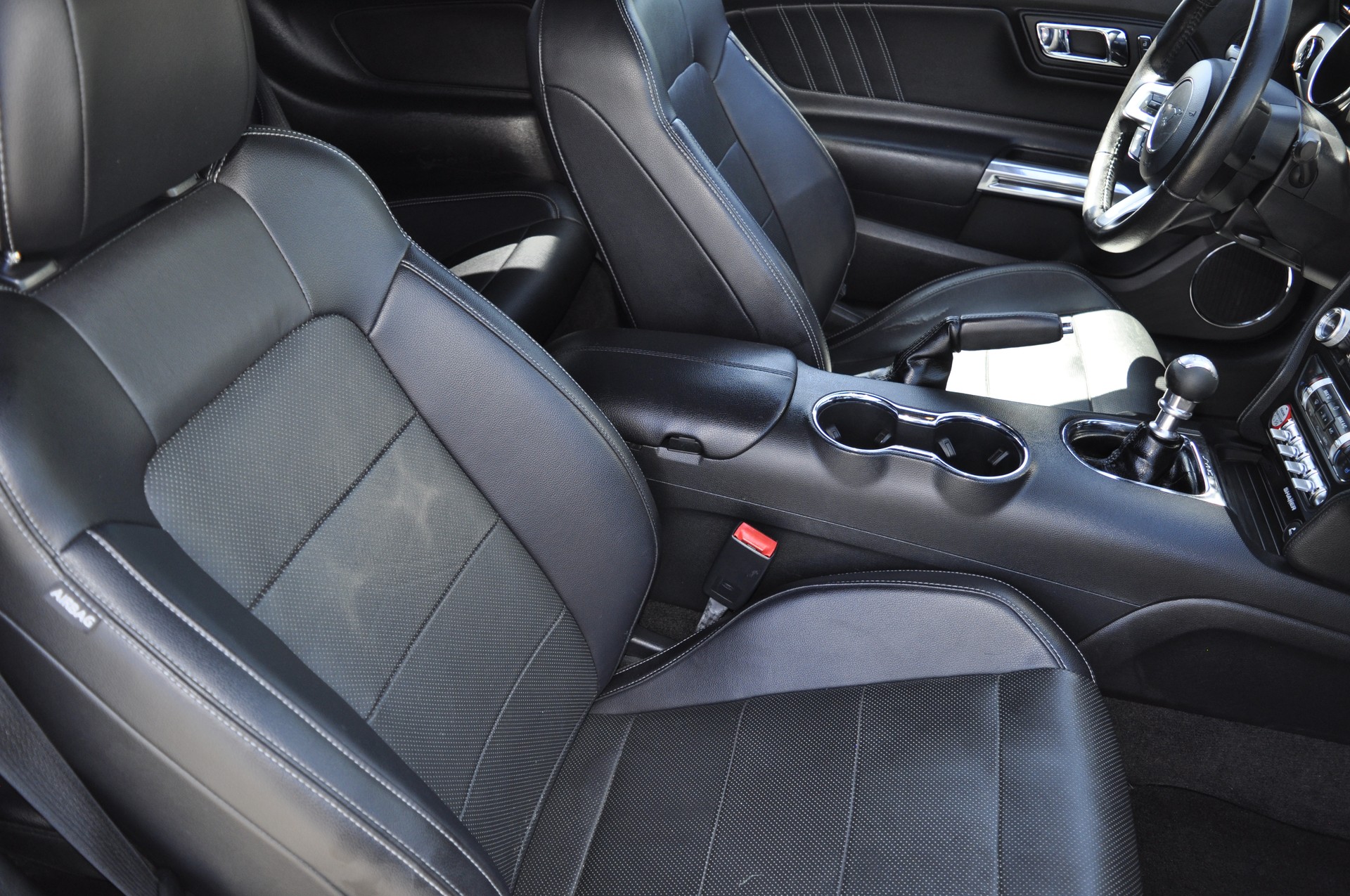 FORD Mustang Fastback 2.3-image-9