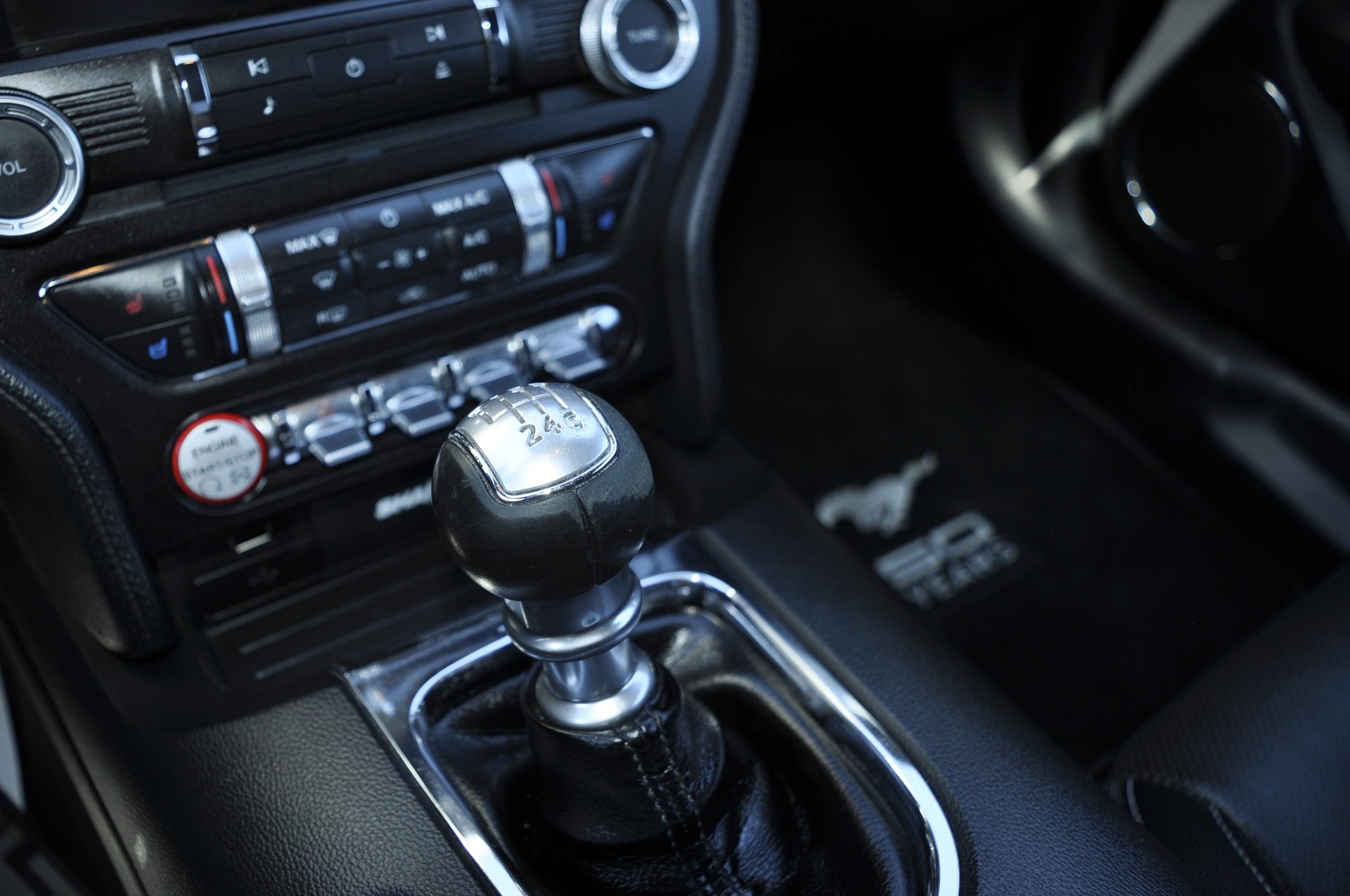 FORD Mustang Fastback 2.3-image-14