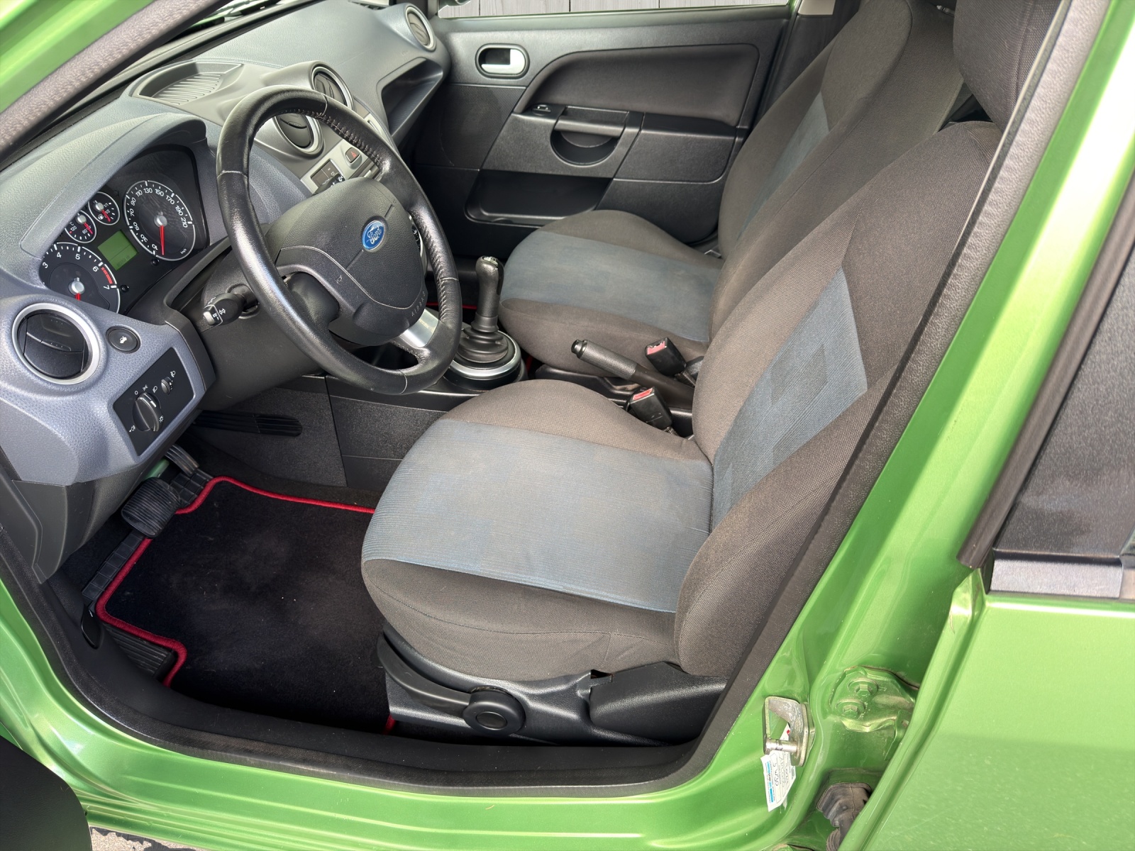 FORD Fiesta 1.4 16V Ghia-image-9