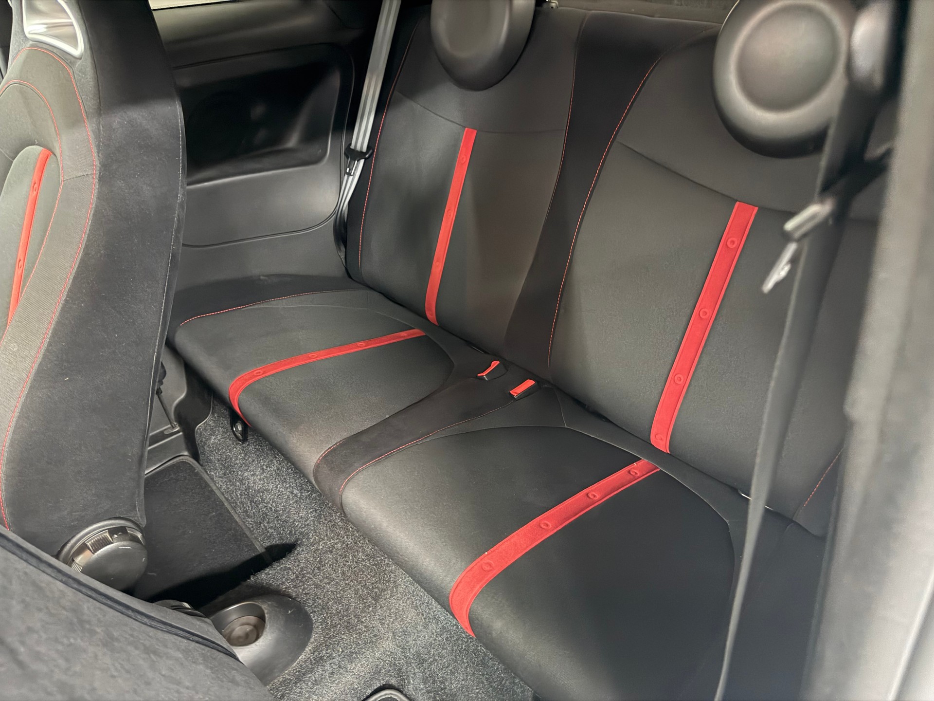 FIAT 500 1.4 16V Turbo Abarth-image-10