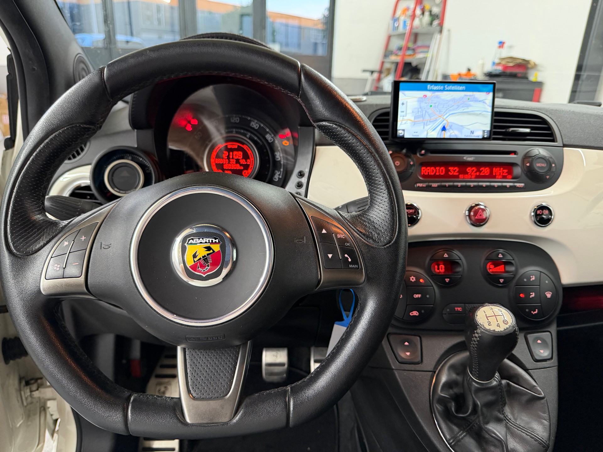 FIAT 500 1.4 16V Turbo Abarth-image-11