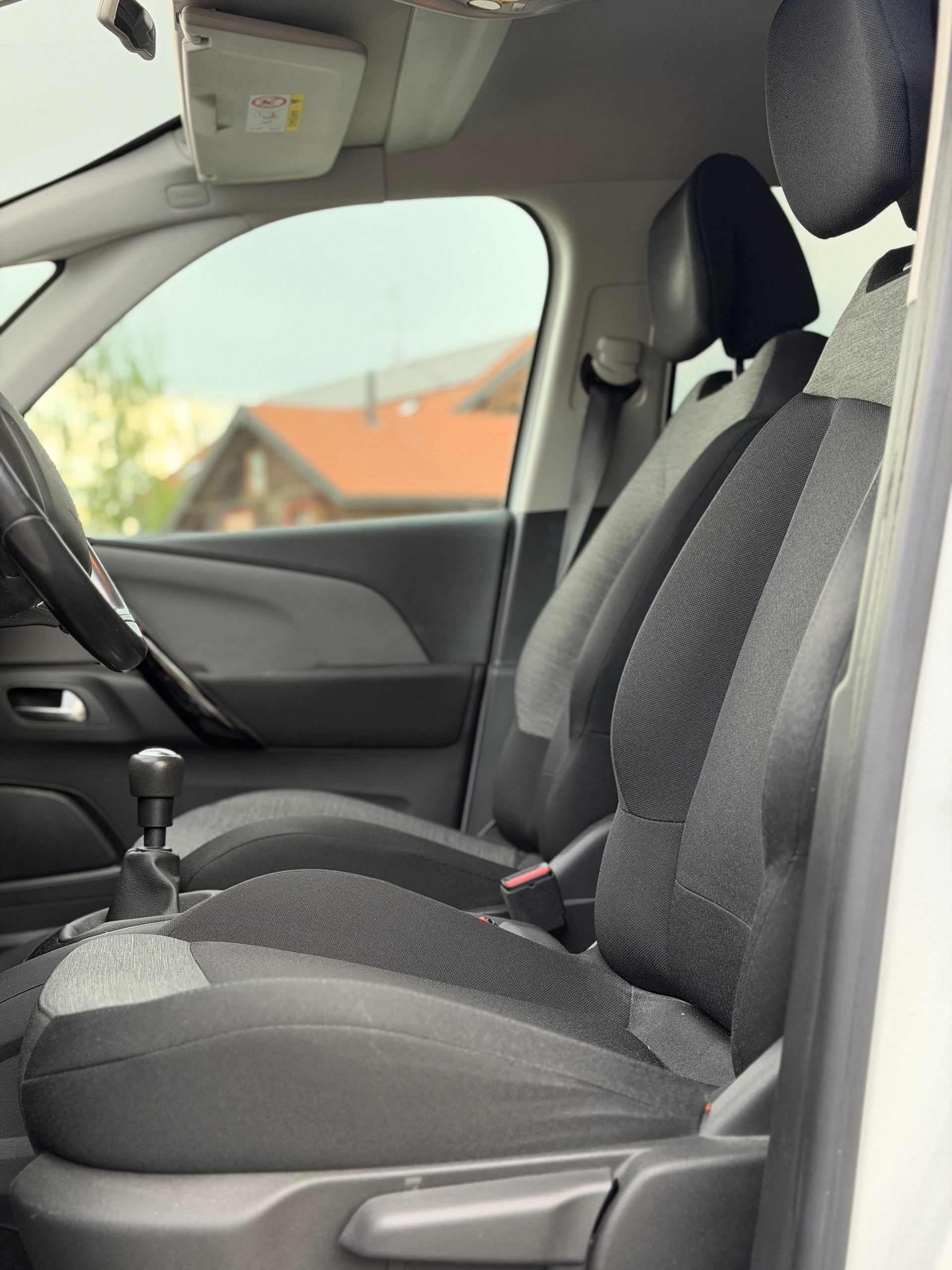 CITROEN C4 Picasso 1.2 Pure Tech Séduction-image-8