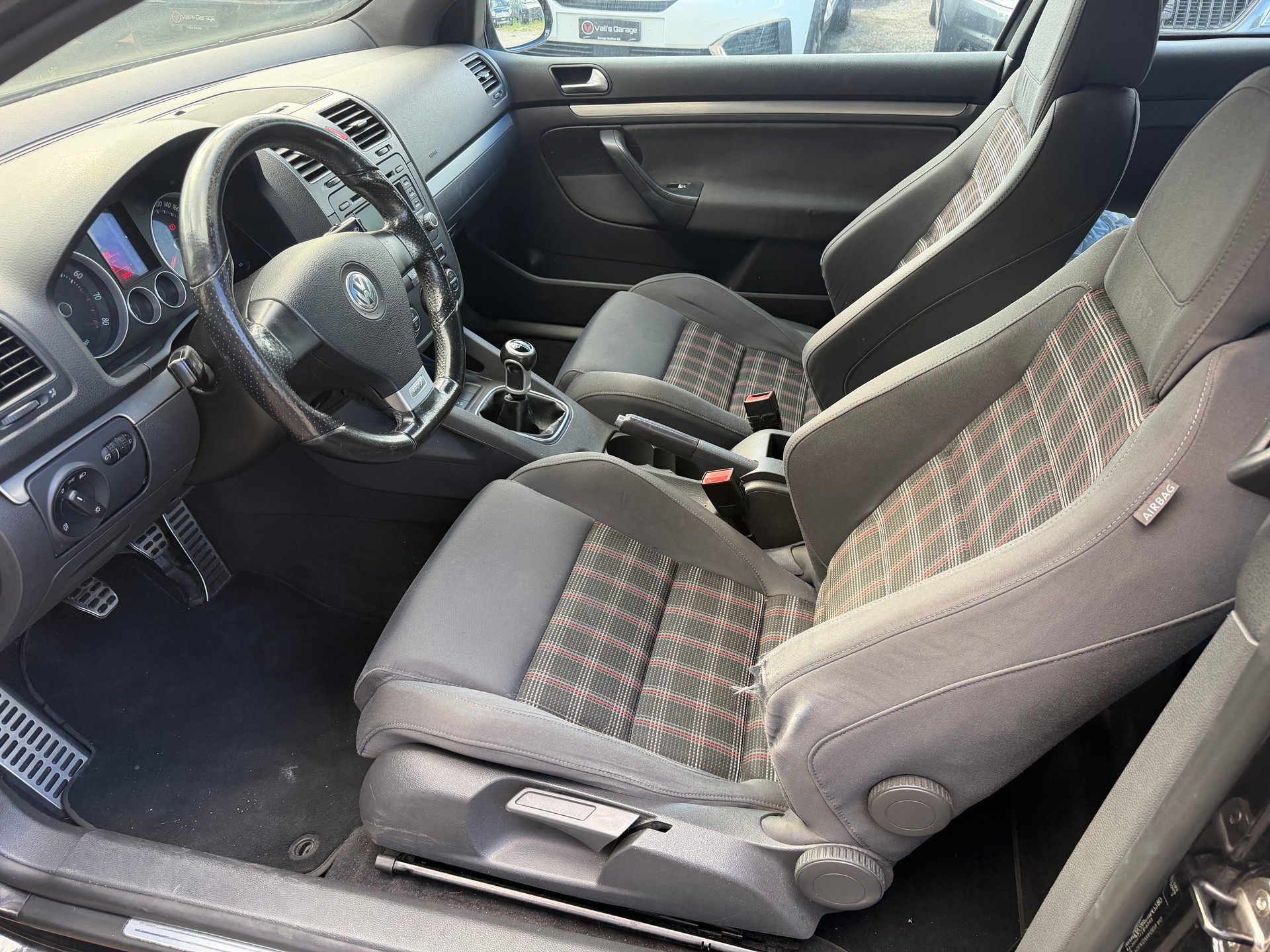 VW Golf 2.0 TFSI GTI-image-4