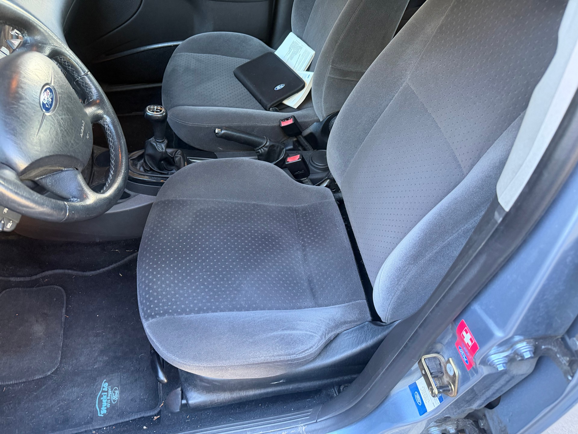 FORD Focus 1.6i 16V Ghia-image-6