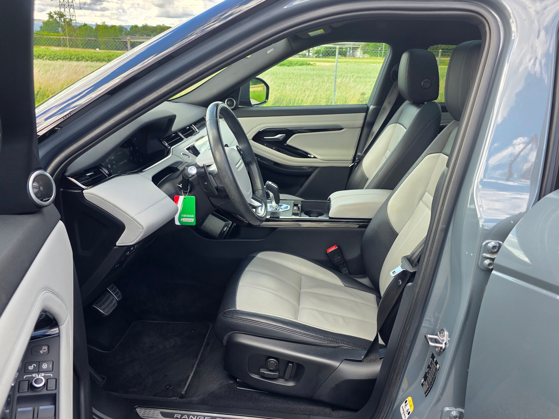LAND ROVER Range Rover Evoque R-Dyn First Edi P 250 HSE AT9-image-8