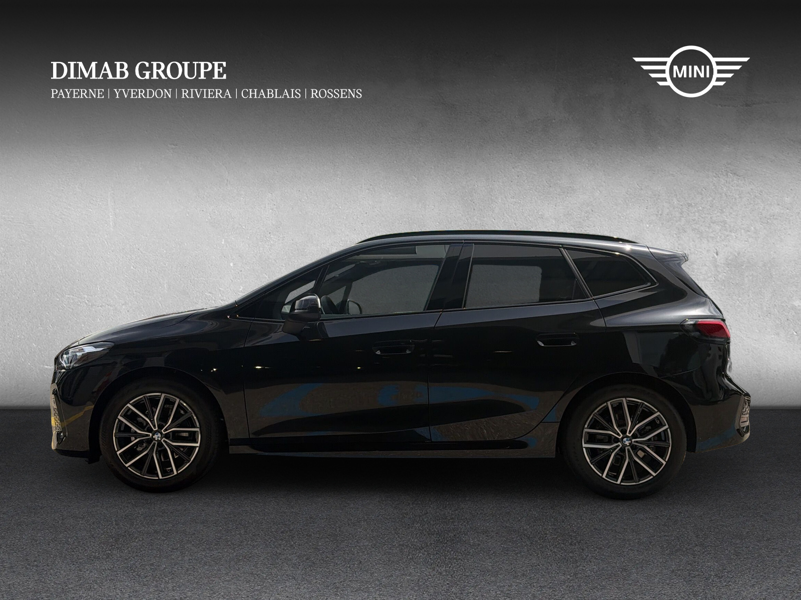BMW 218d Active Tourer M Sport DKG-showroom-element-1