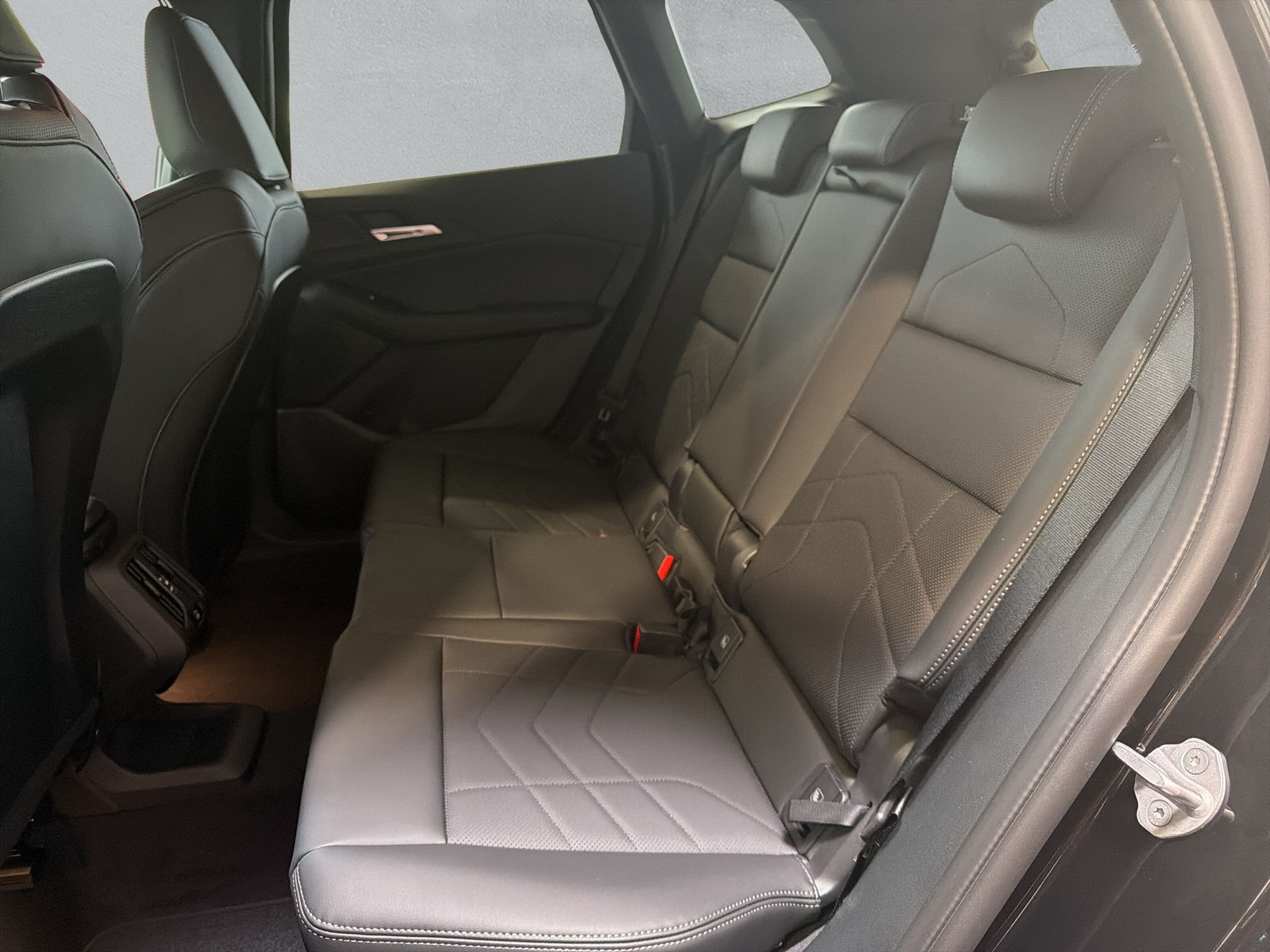 BMW 218d Active Tourer M Sport DKG-image-15