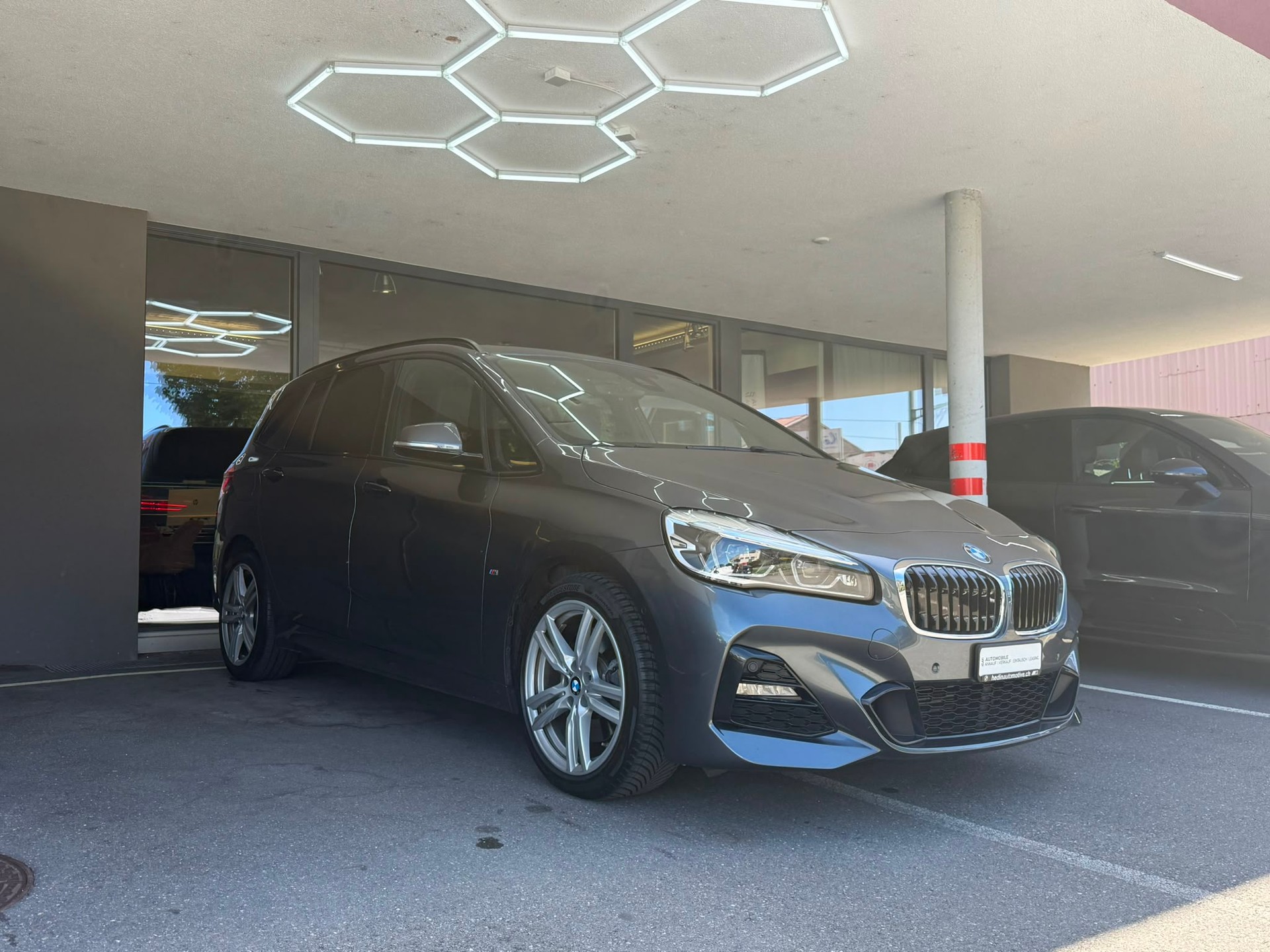 BMW 220d xDrive Gran Tourer Steptronic M Sport *Pano-Dach* *HUD* *Harman/ Kardon*-image-2