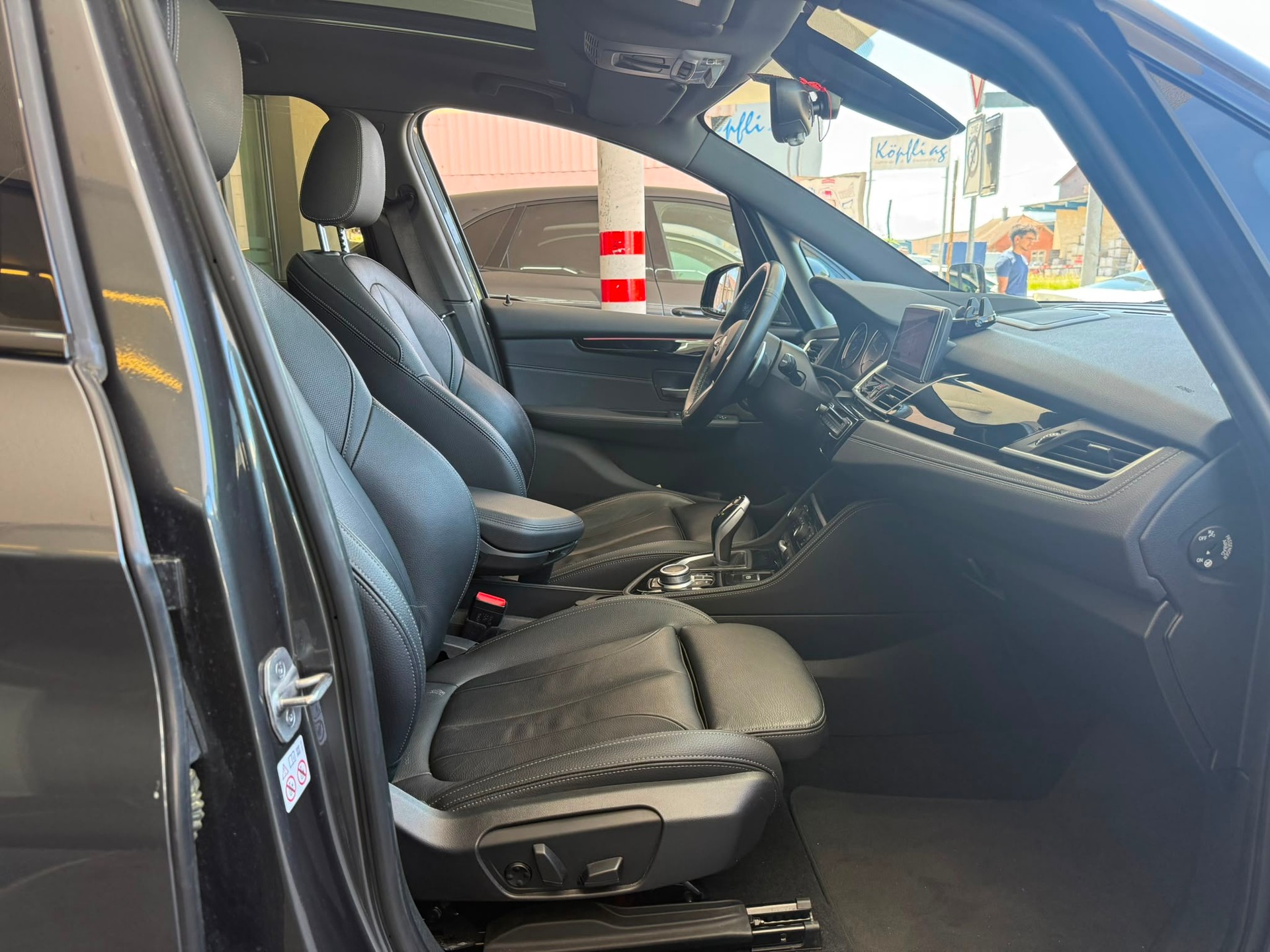 BMW 220d xDrive Gran Tourer Steptronic M Sport *Pano-Dach* *HUD* *Harman/ Kardon*-image-16