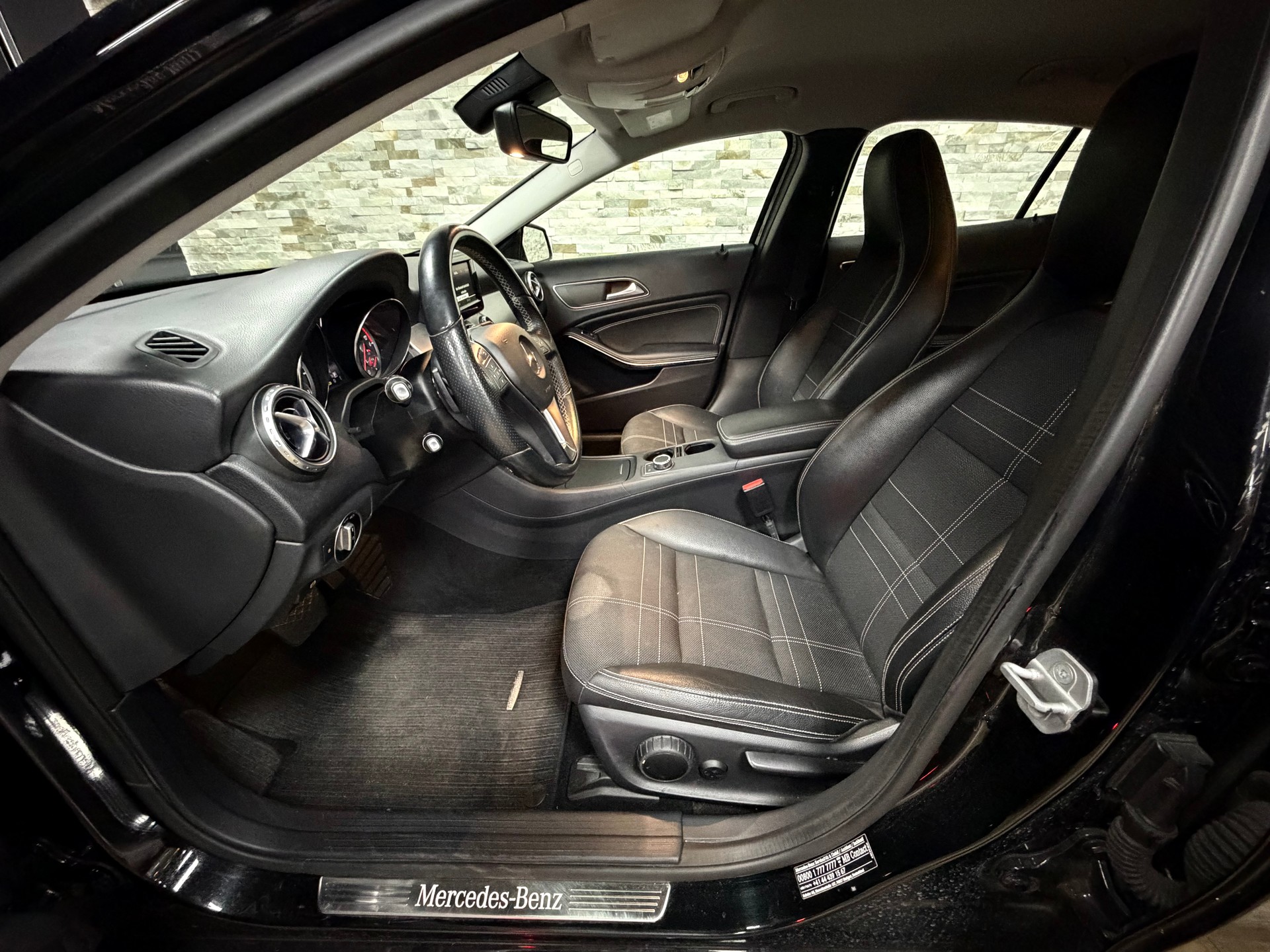 MERCEDES-BENZ GLA 220 CDI Style 4Matic 7G-DCT-image-10