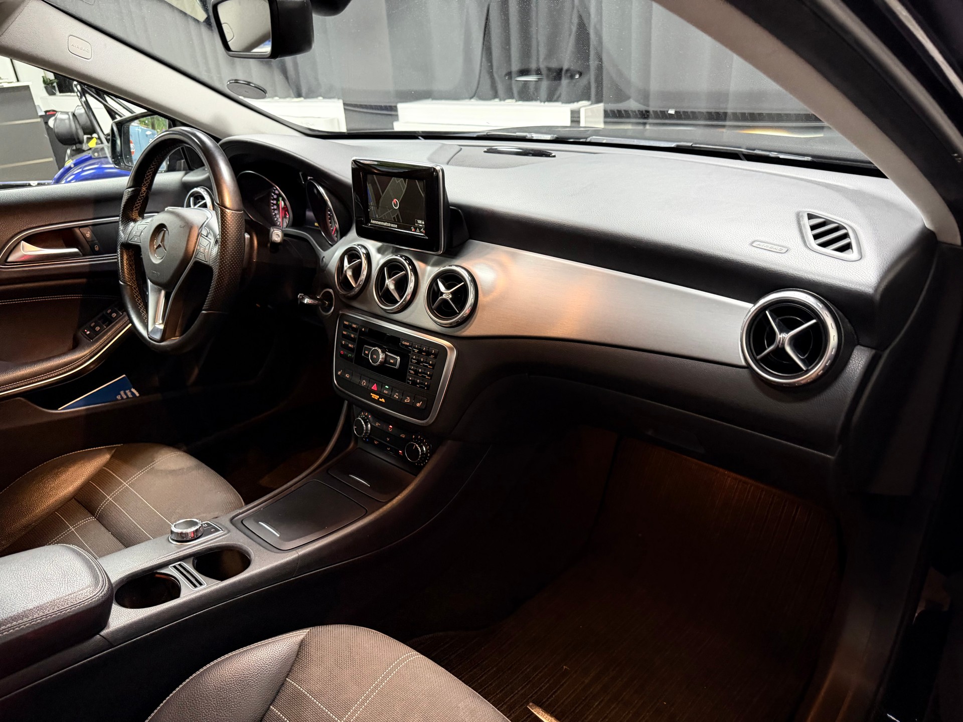 MERCEDES-BENZ GLA 220 CDI Style 4Matic 7G-DCT-image-22