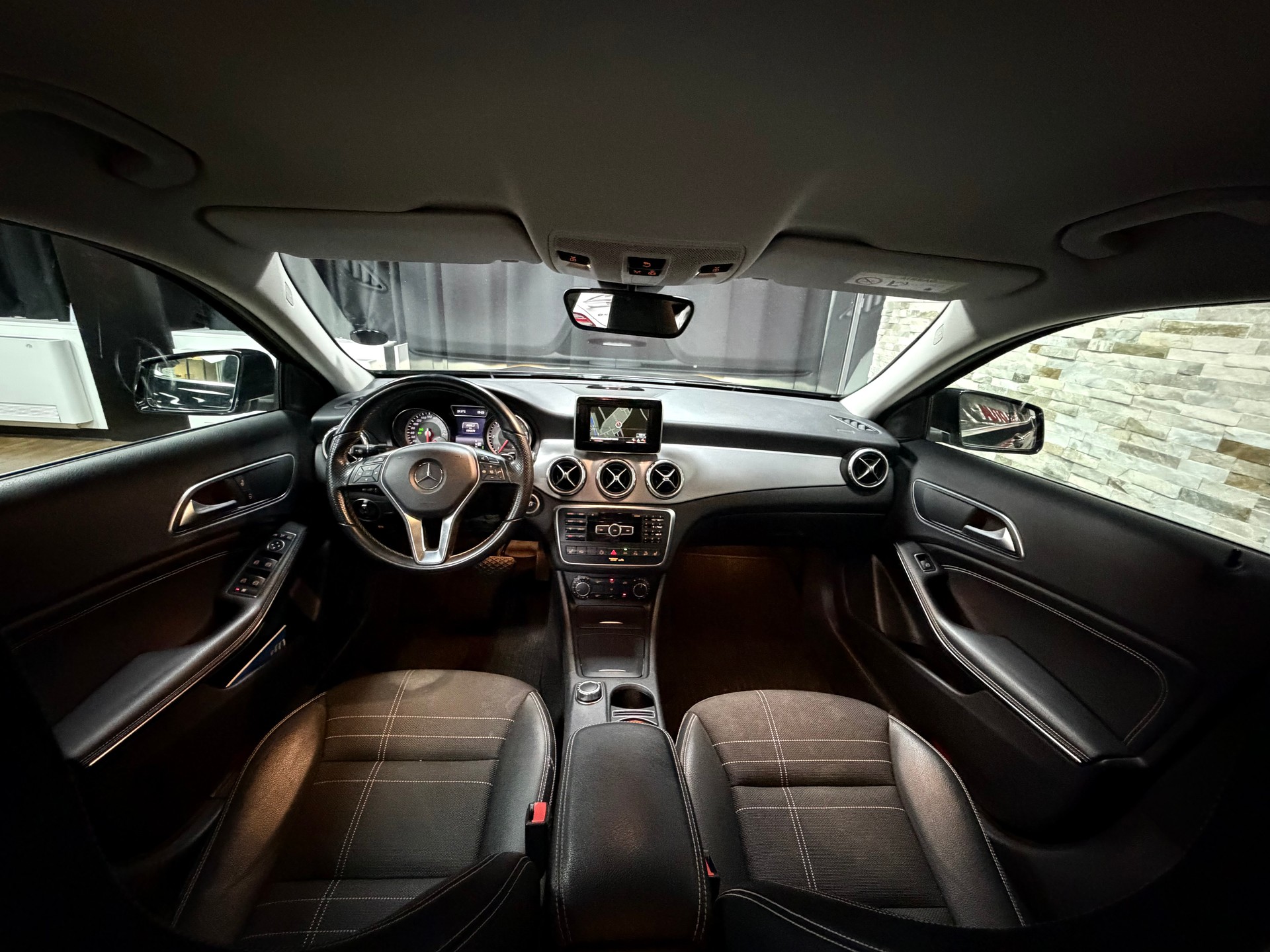 MERCEDES-BENZ GLA 220 CDI Style 4Matic 7G-DCT-image-19
