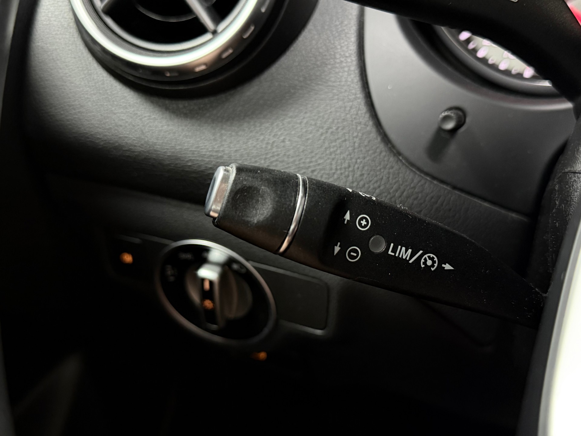 MERCEDES-BENZ GLA 220 CDI Style 4Matic 7G-DCT-image-12