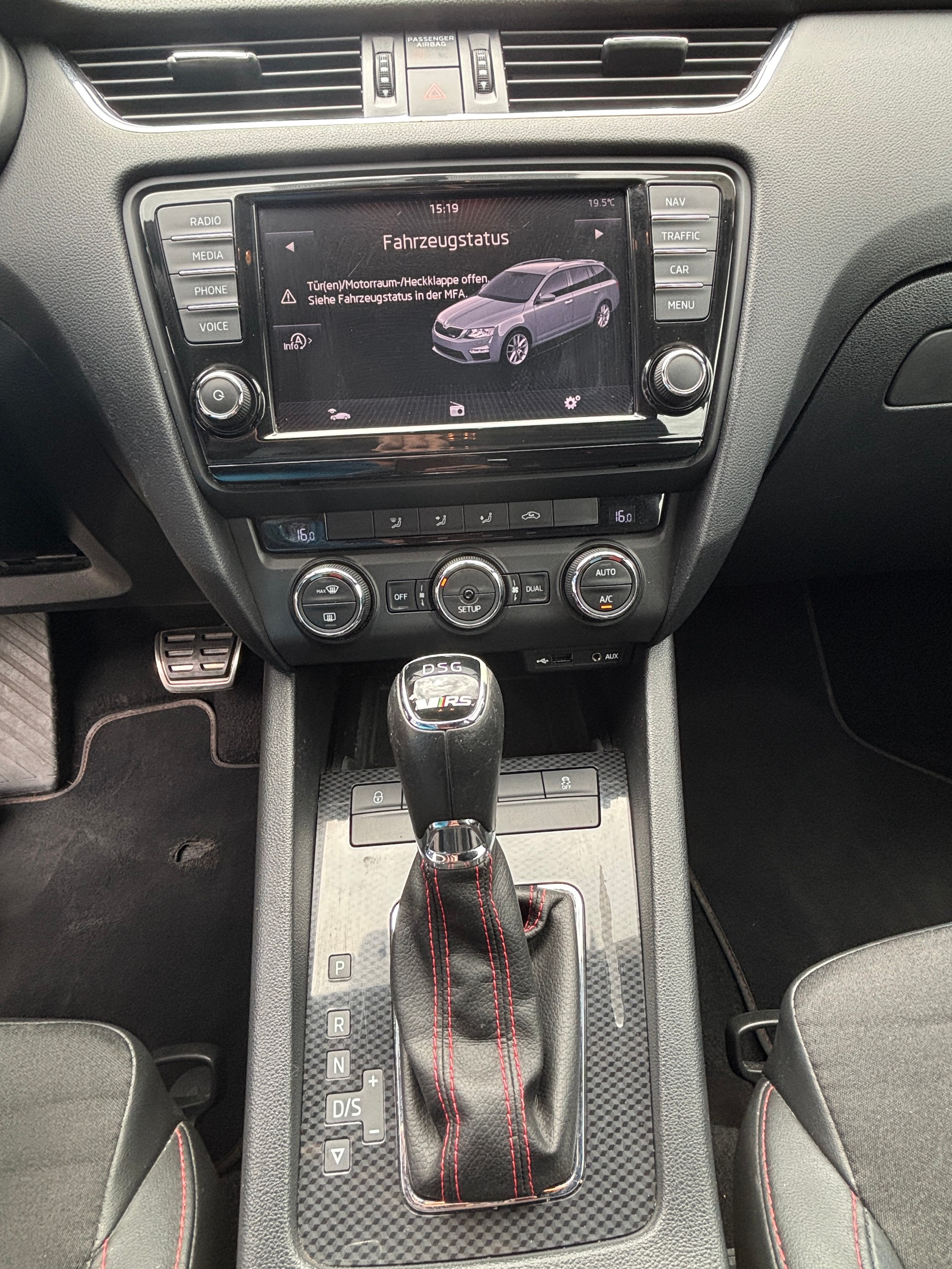SKODA Octavia Combi 2.0 TSI RS DSG-image-12