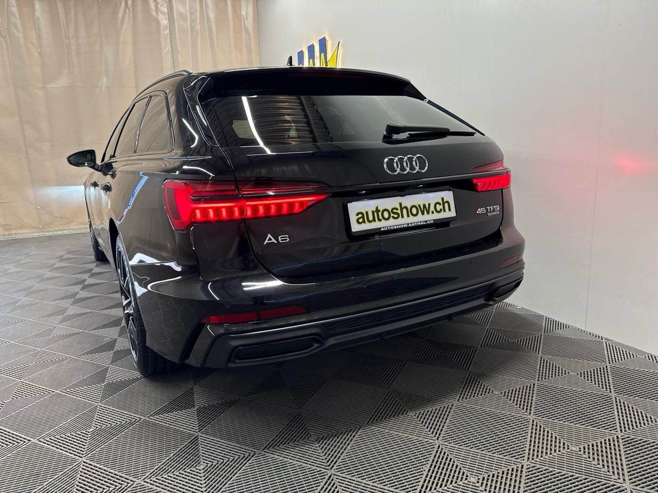 AUDI A6 Avant 45 TFSI S line S-tronic quattro-image-12