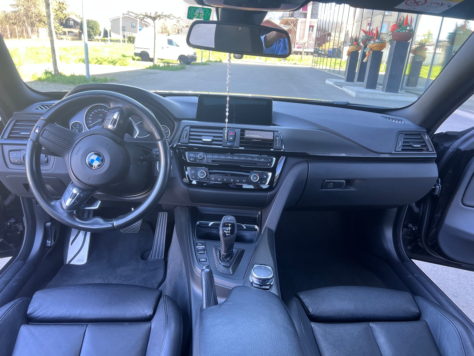 BMW Gran Coupe-image-3