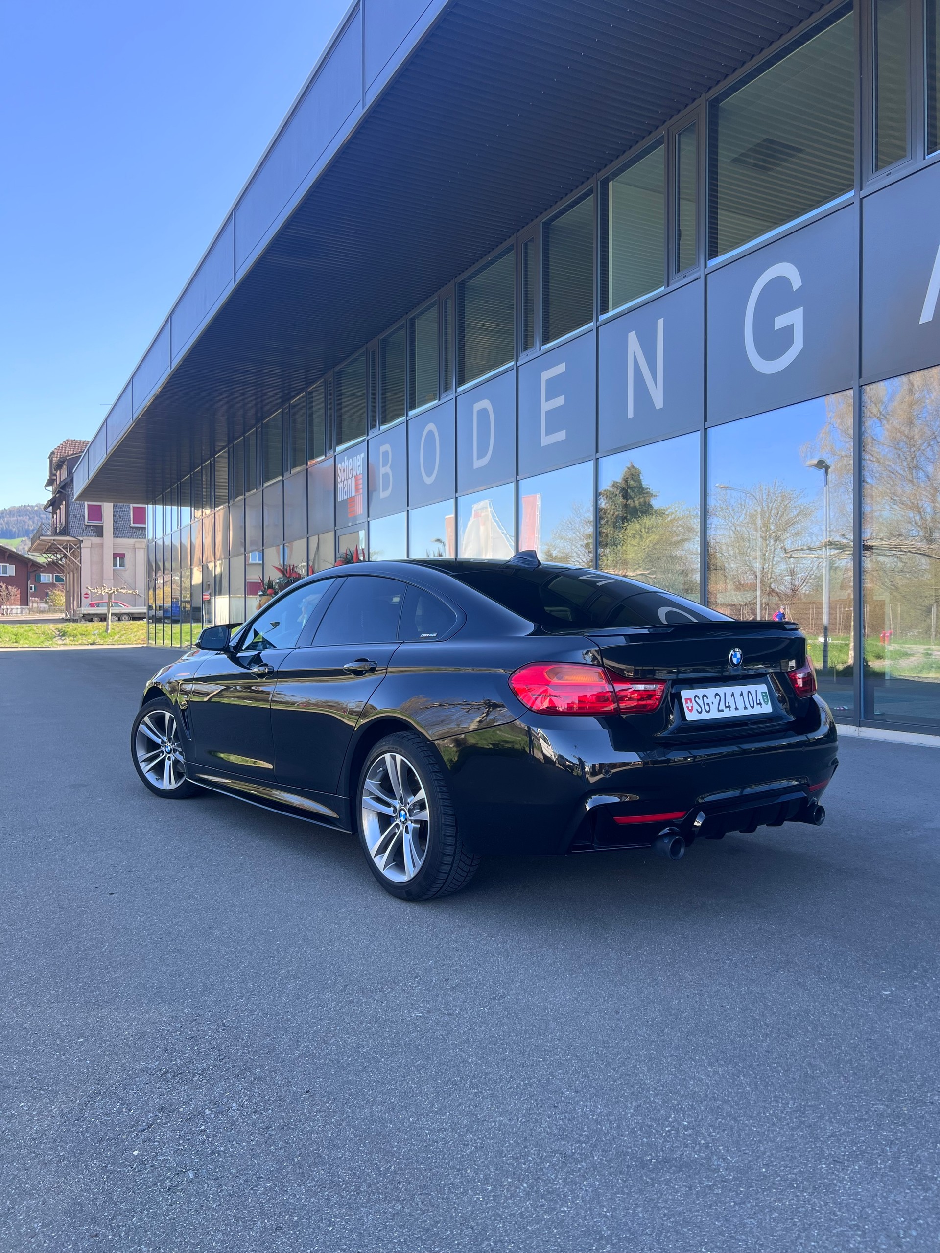 BMW Gran Coupe-image-1