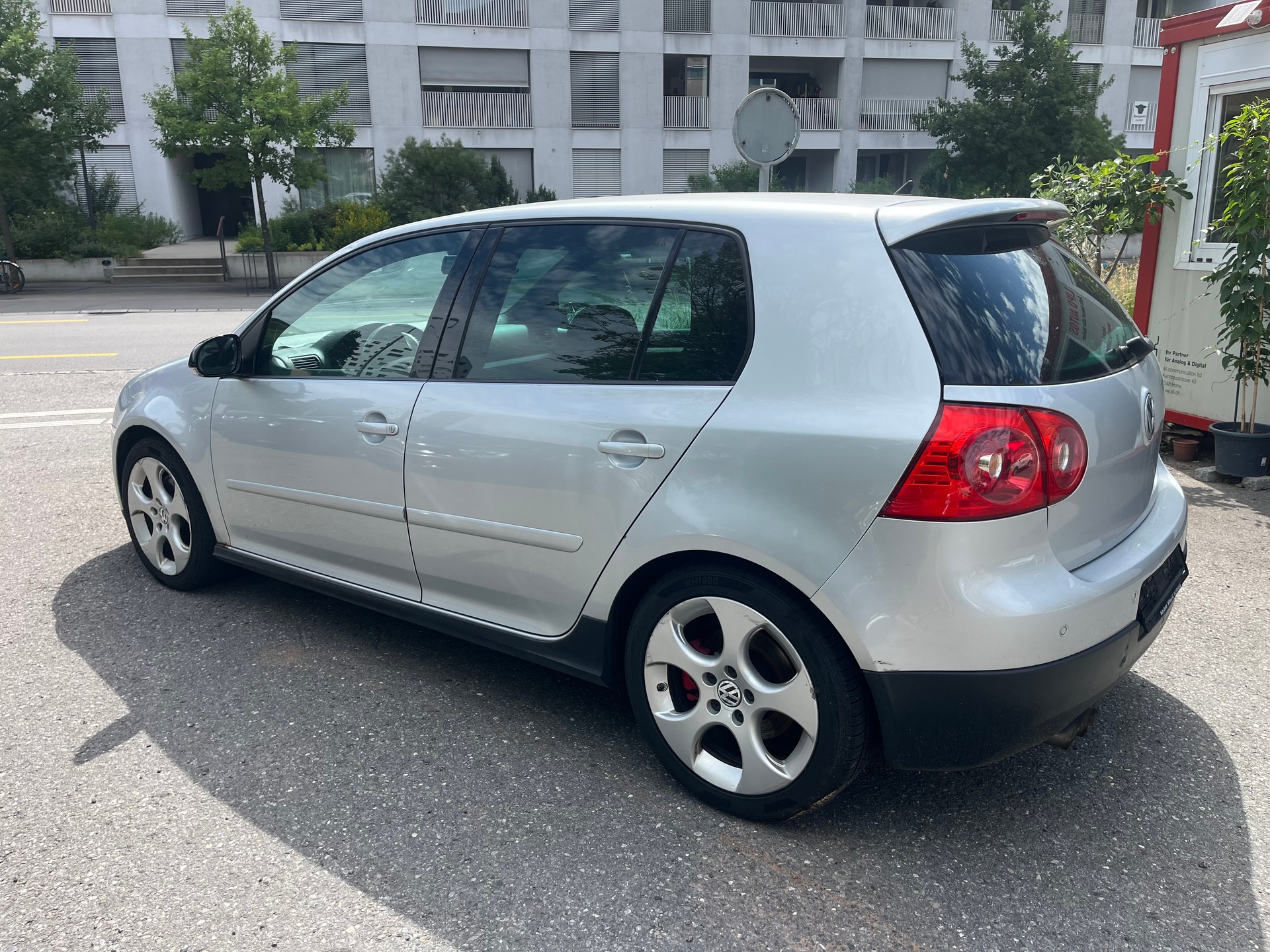 VW Golf 2.0 TFSI GTI-image-2