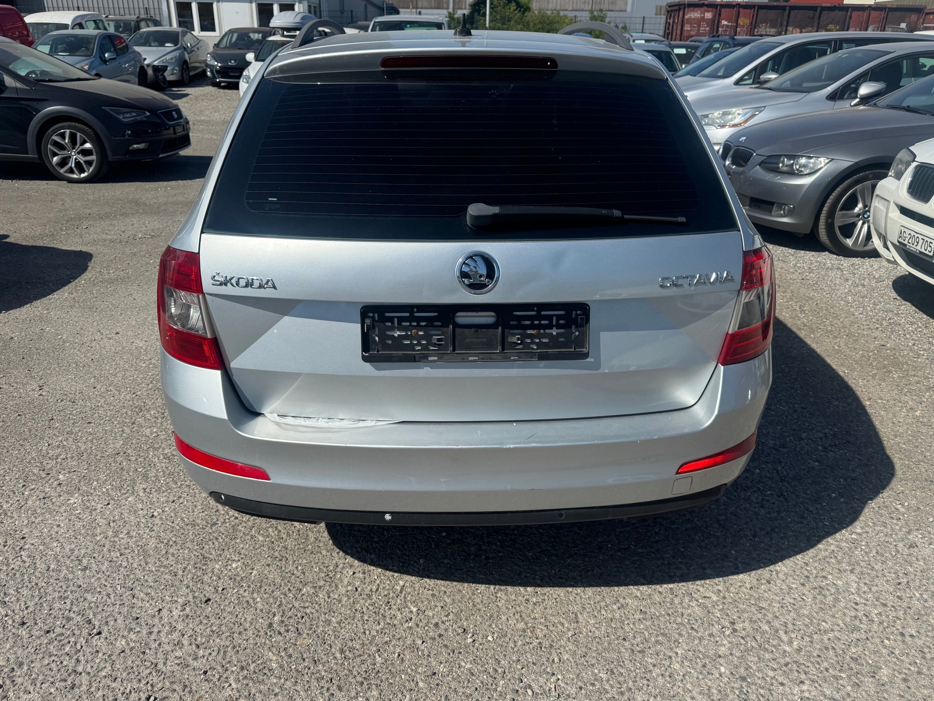 SKODA Octavia Combi 1.6 TDI Active DSG-image-4